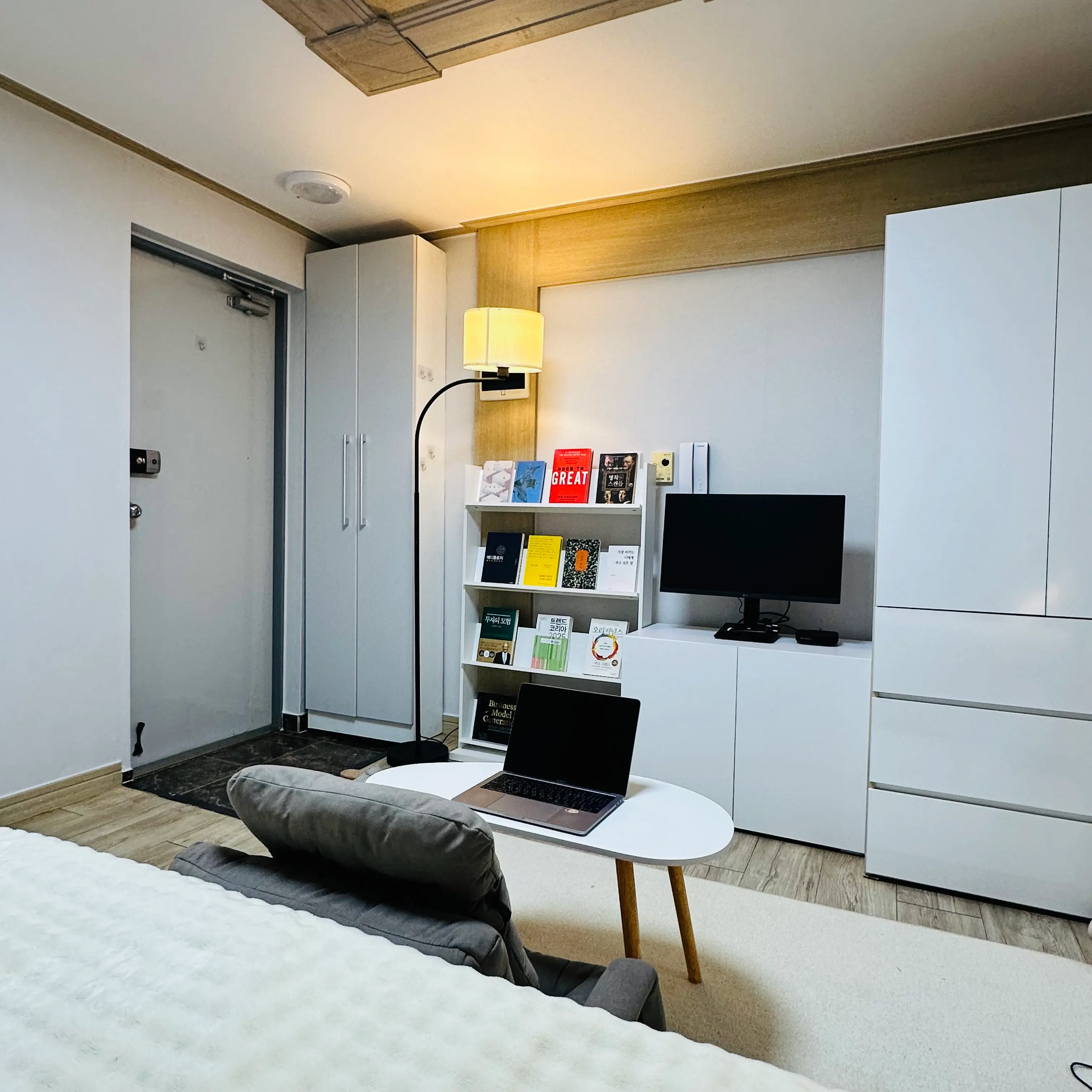 Room — photo 1 of 5