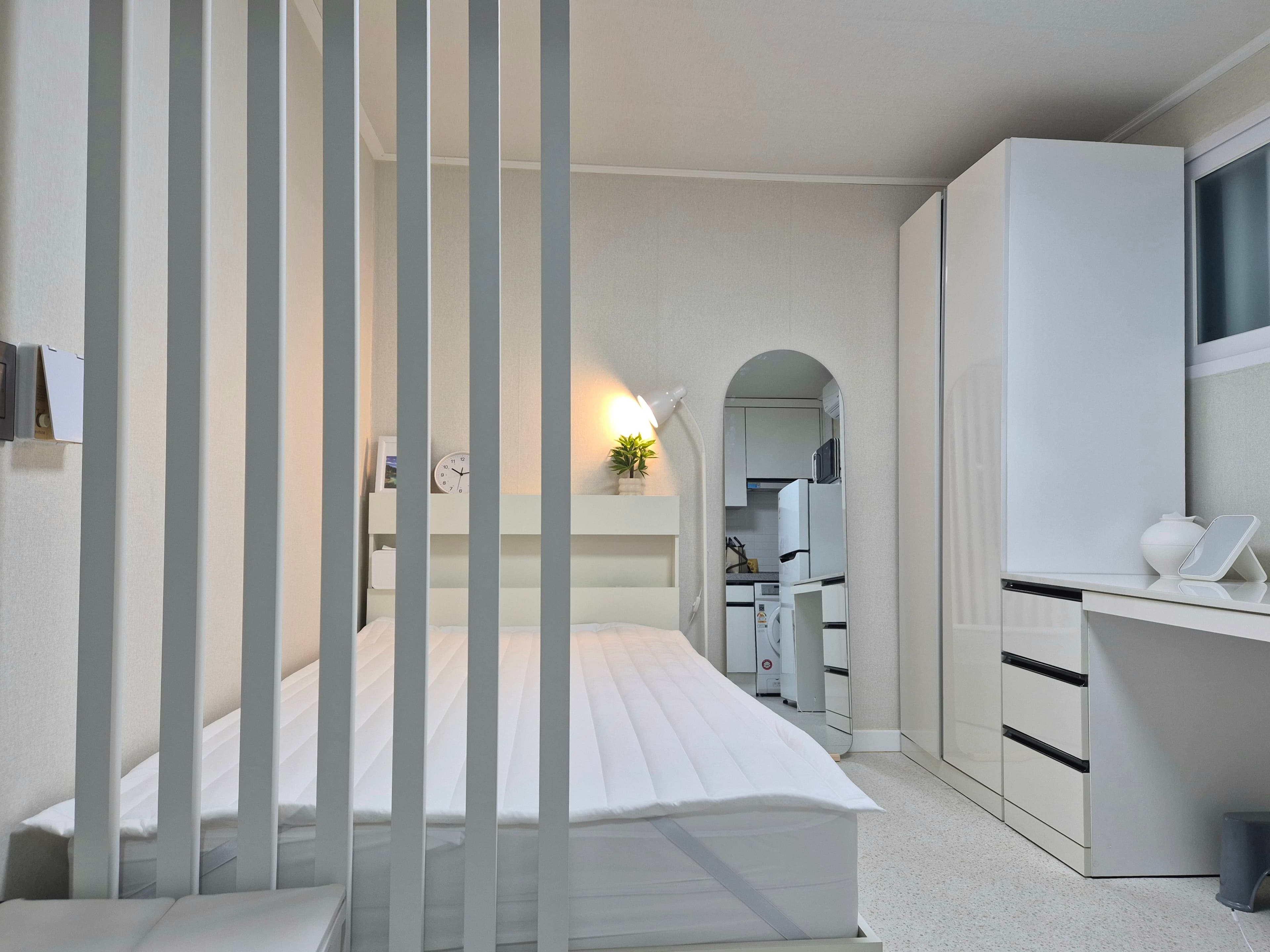 Hongdae/Edae/Sinchon Fully Furnished Studio