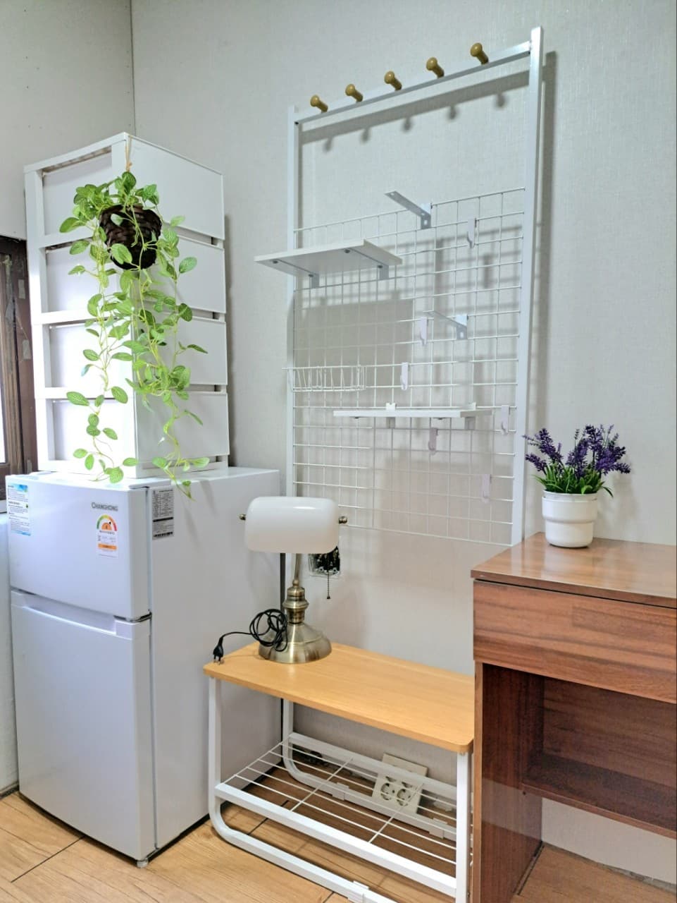 Mini room with outside window — photo 2 of 14