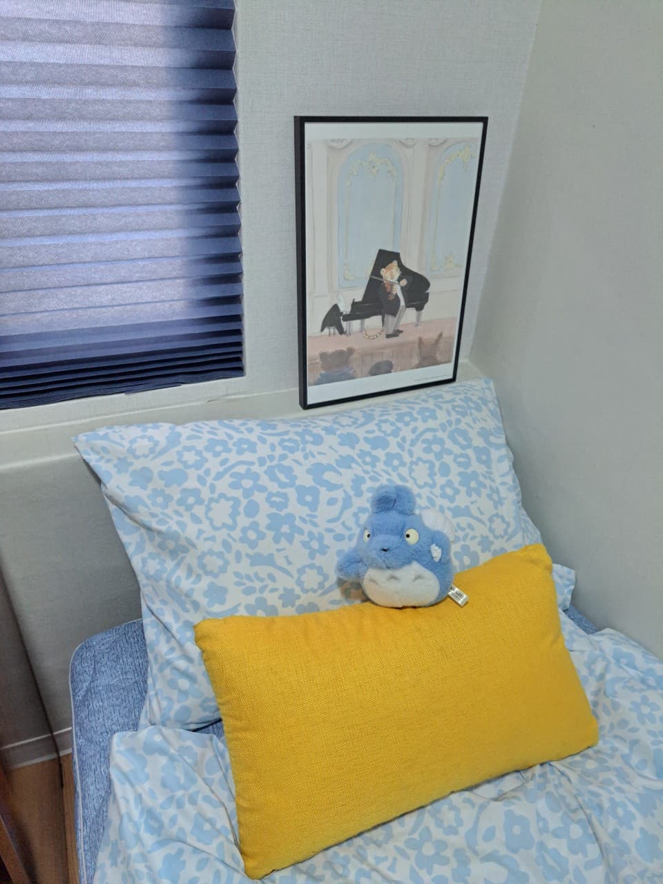 Mini room with outside window — photo 1 of 14