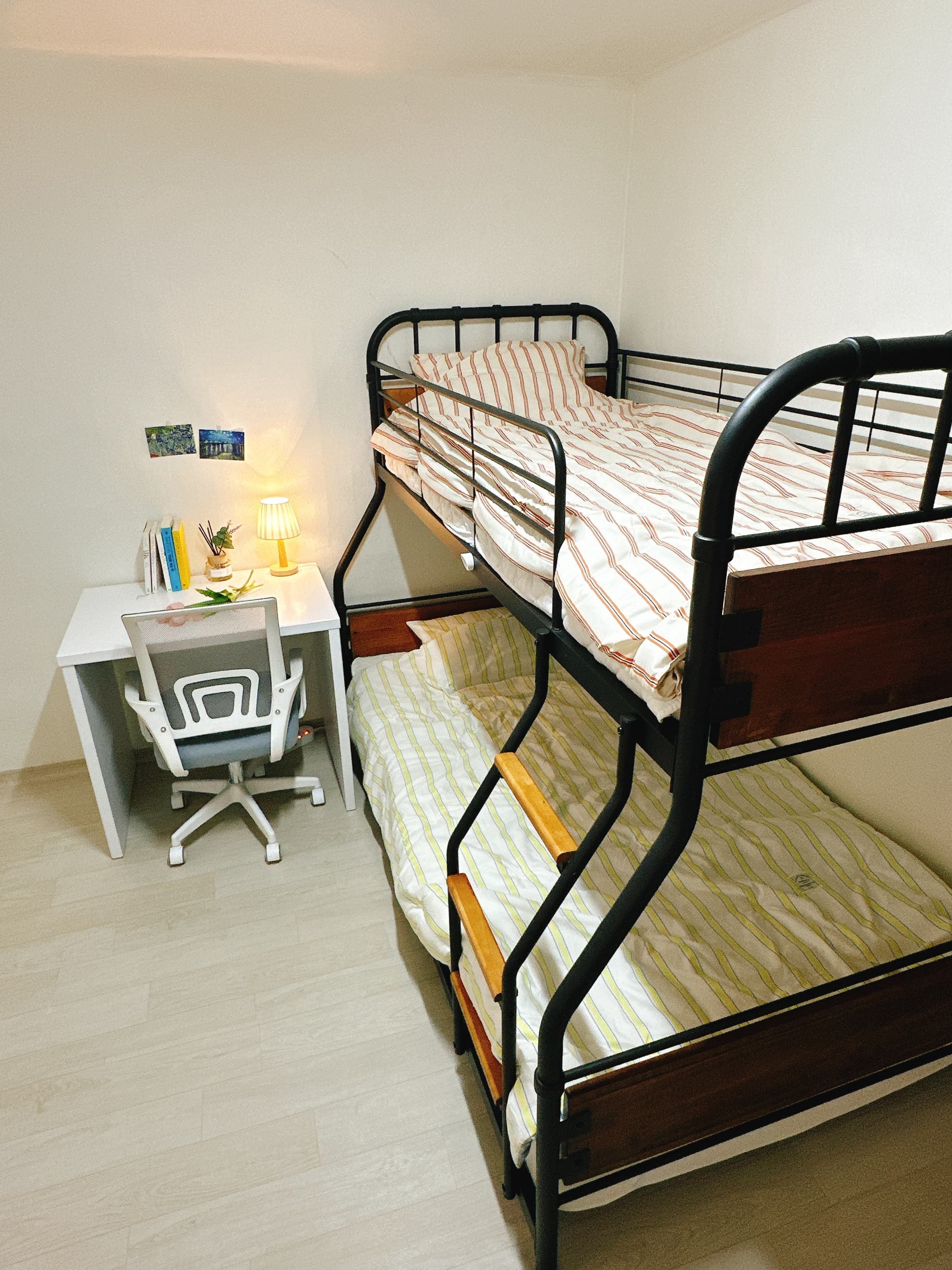 Room C — photo 1 of 6