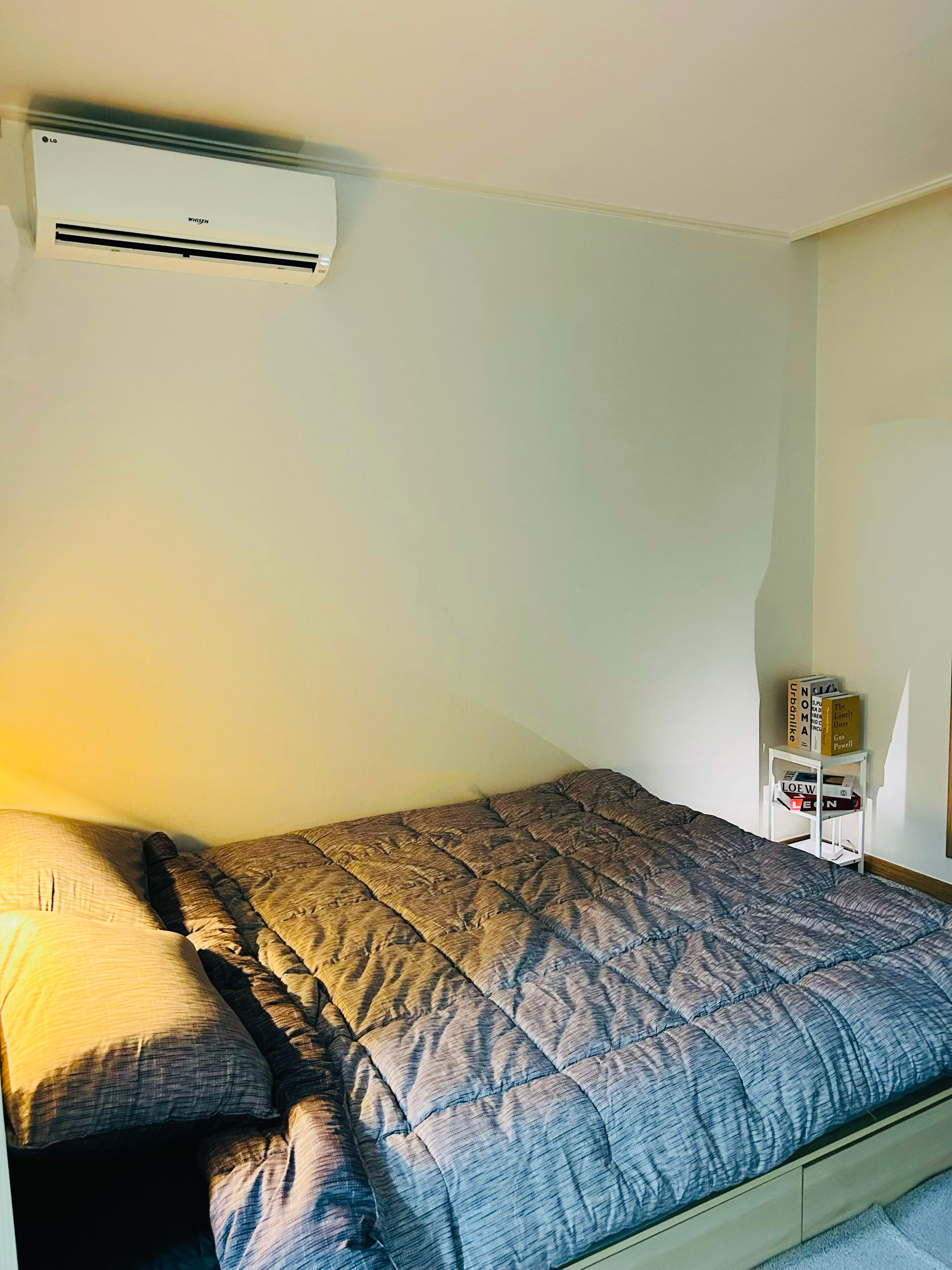 Clean Studio on 5th Floor, 30 Seconds from Hongik Univ. Station Exit 7