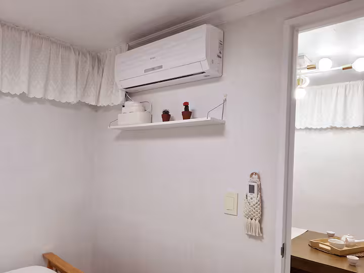 Room 1 — photo 9 of 9