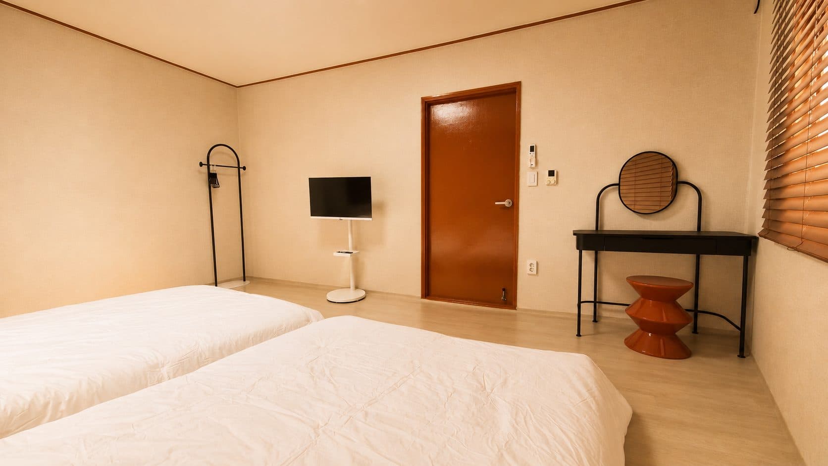 Busan Station 2-Room 3-Bed — photo 1 of 15