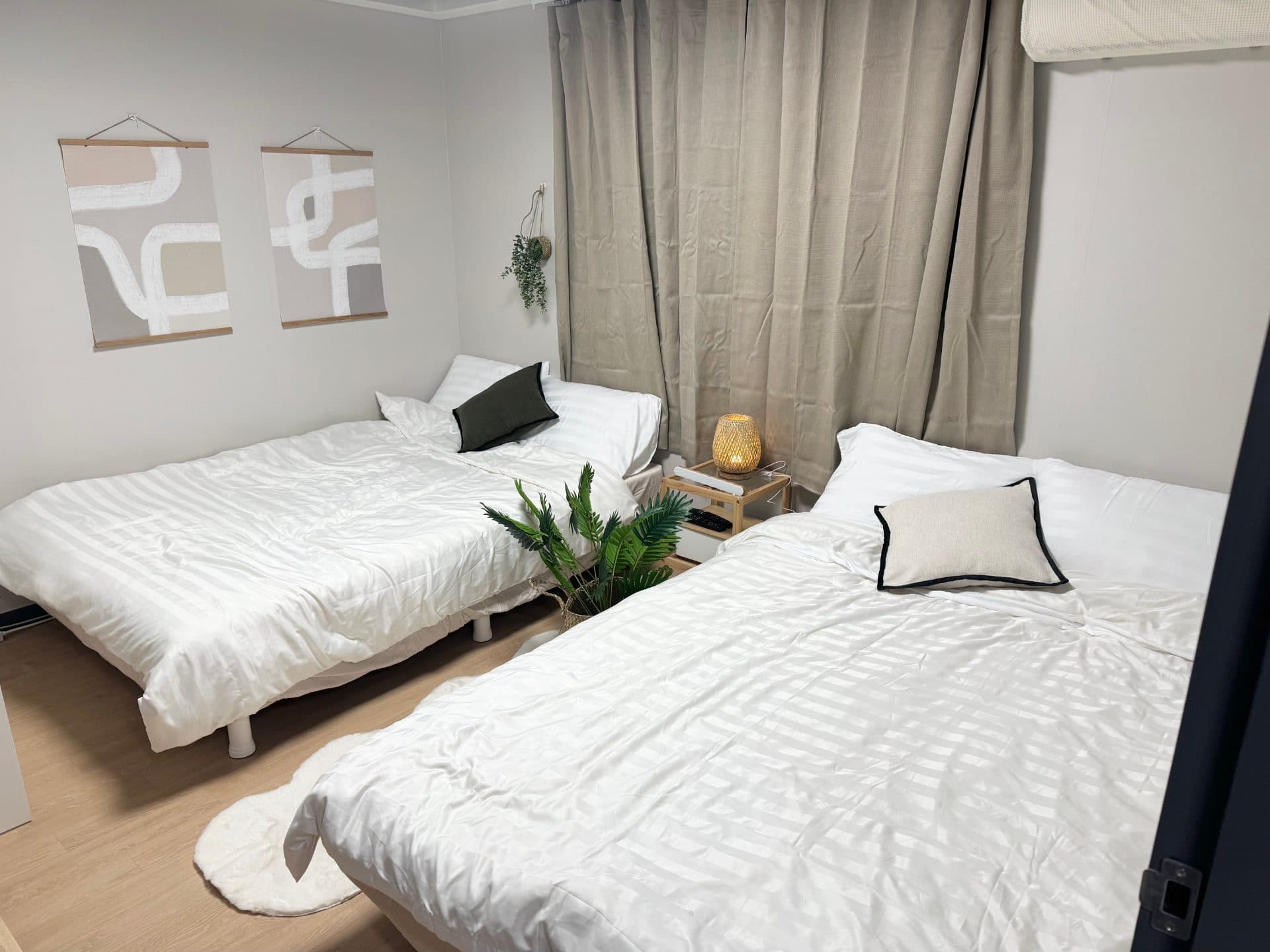 Room 1 — photo 1 of 4