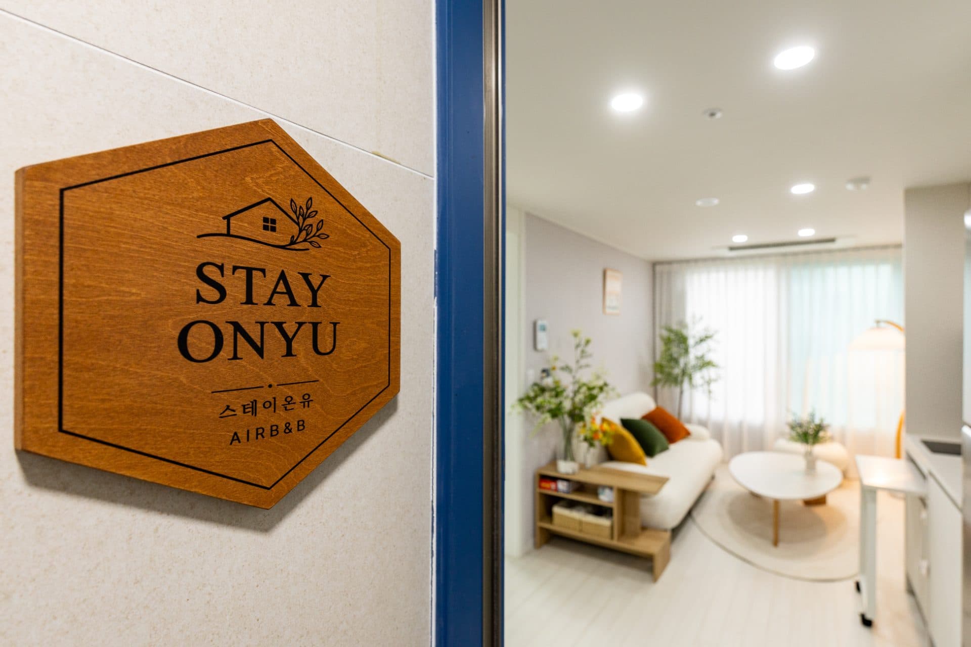 Newly Built 2-Room | 2 mins from Sagajeong Station | Elevator | 2 Double Beds | Long-term Stay | Near Seongsu & Gangnam