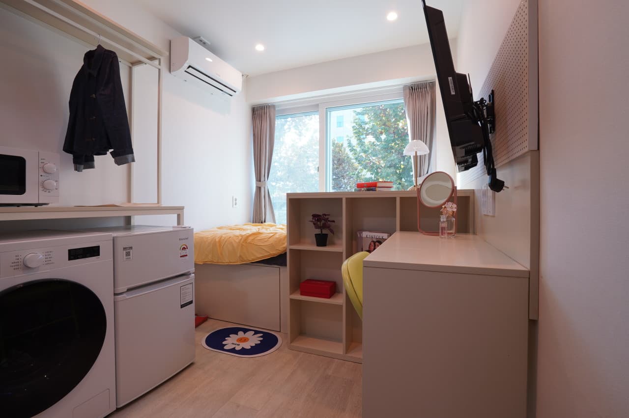 Suite 2 — photo 1 of 2