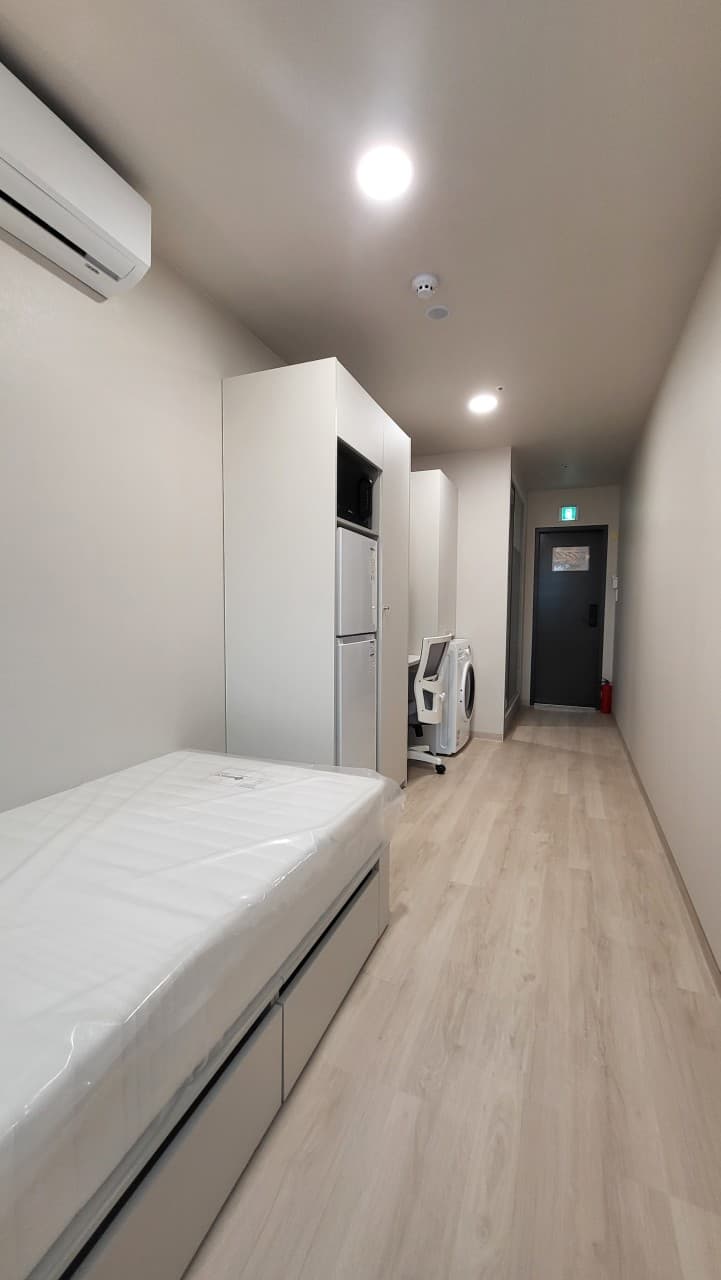 Studio unit 407 — photo 1 of 6