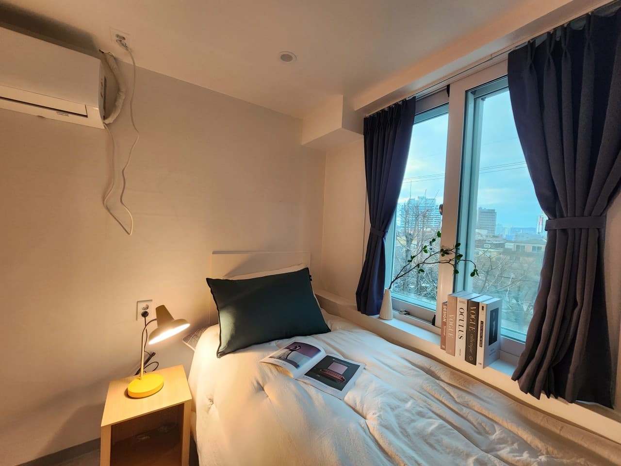 Hongdae Women's Fully-Furnished Studio C — photo 1 of 15