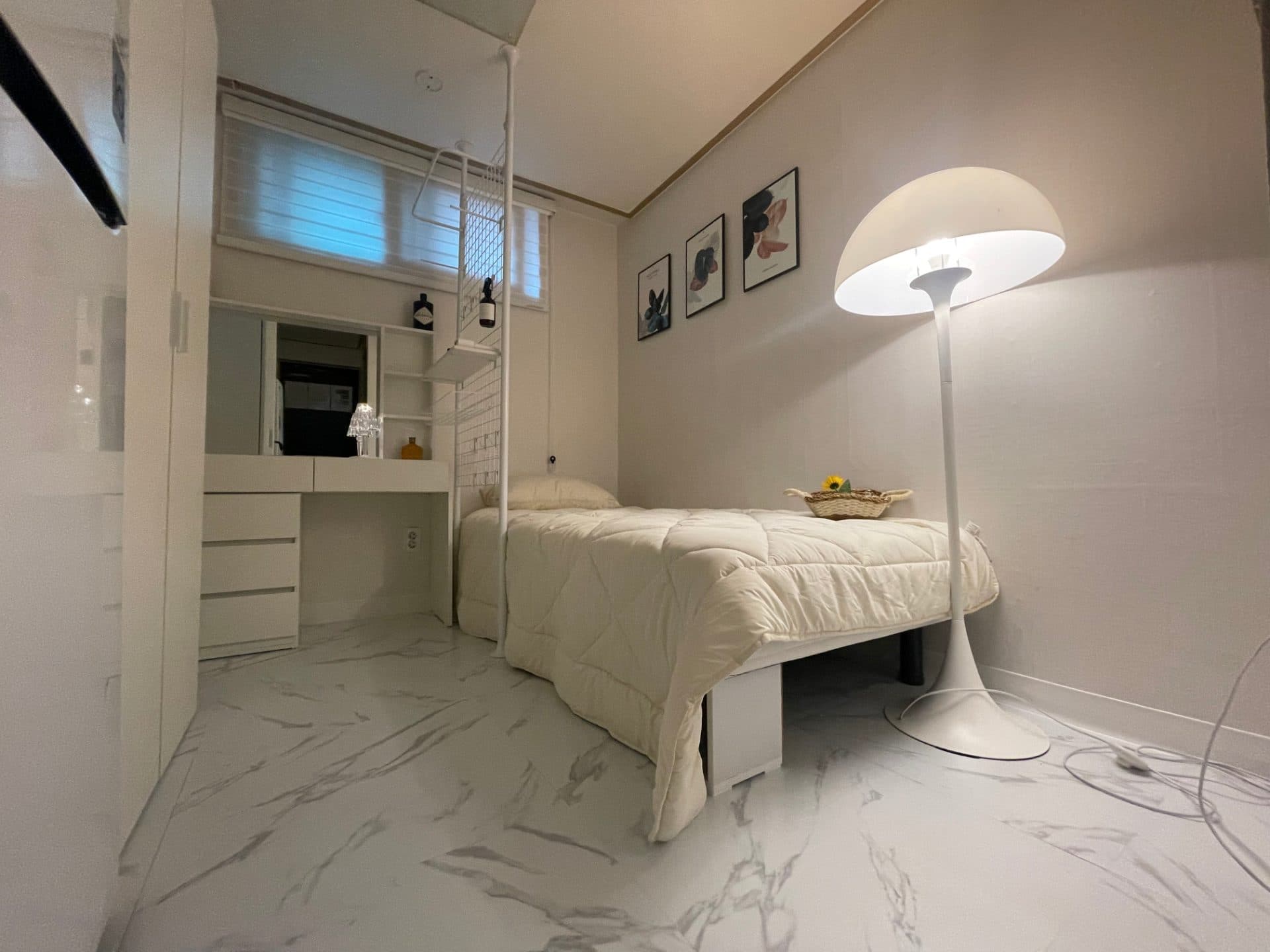 Shindaebang Station Line 2 Fully furnished studio