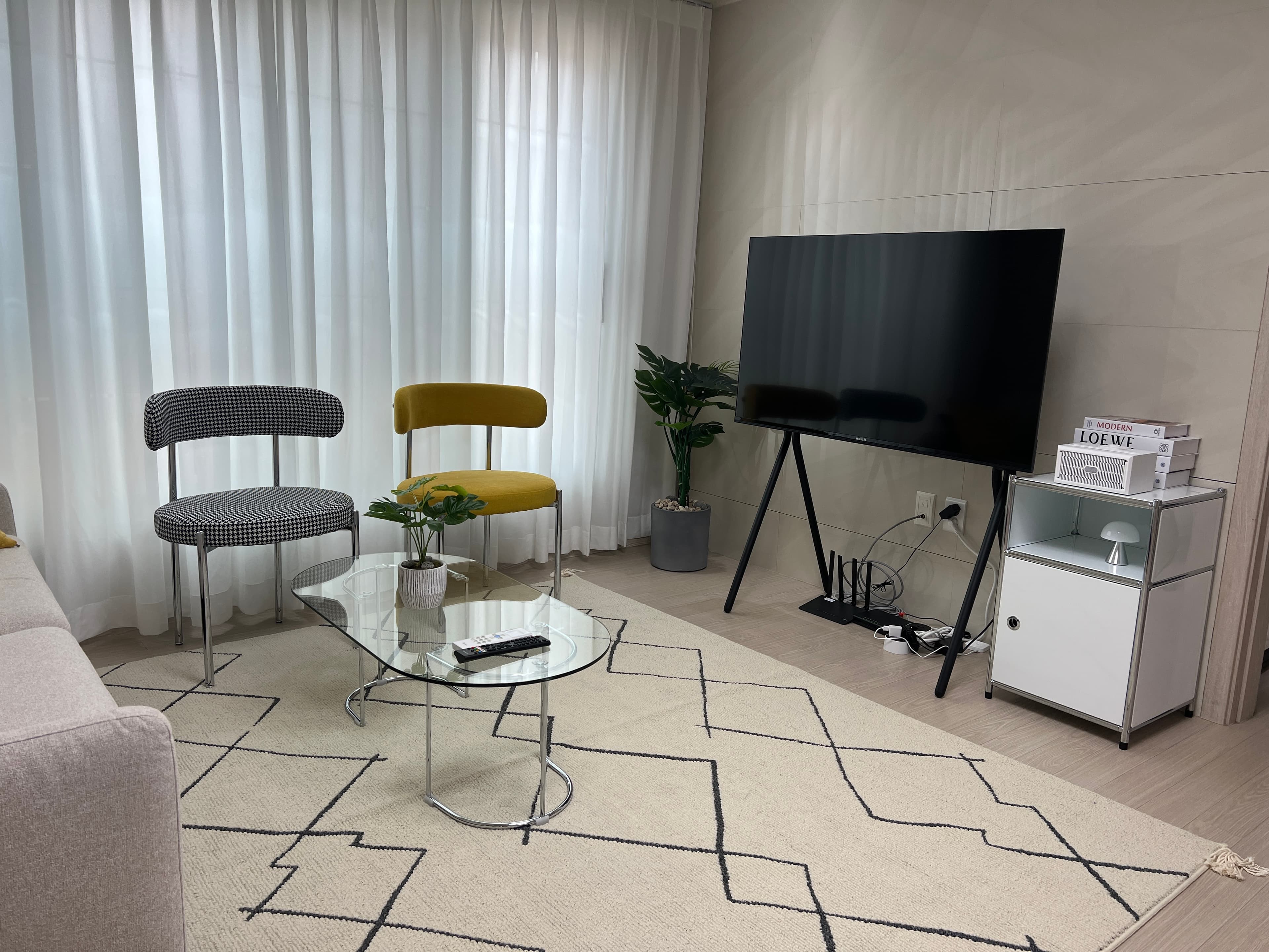 #15 fully furnished 3 bedrooms near Hongdae — photo 2 of 22