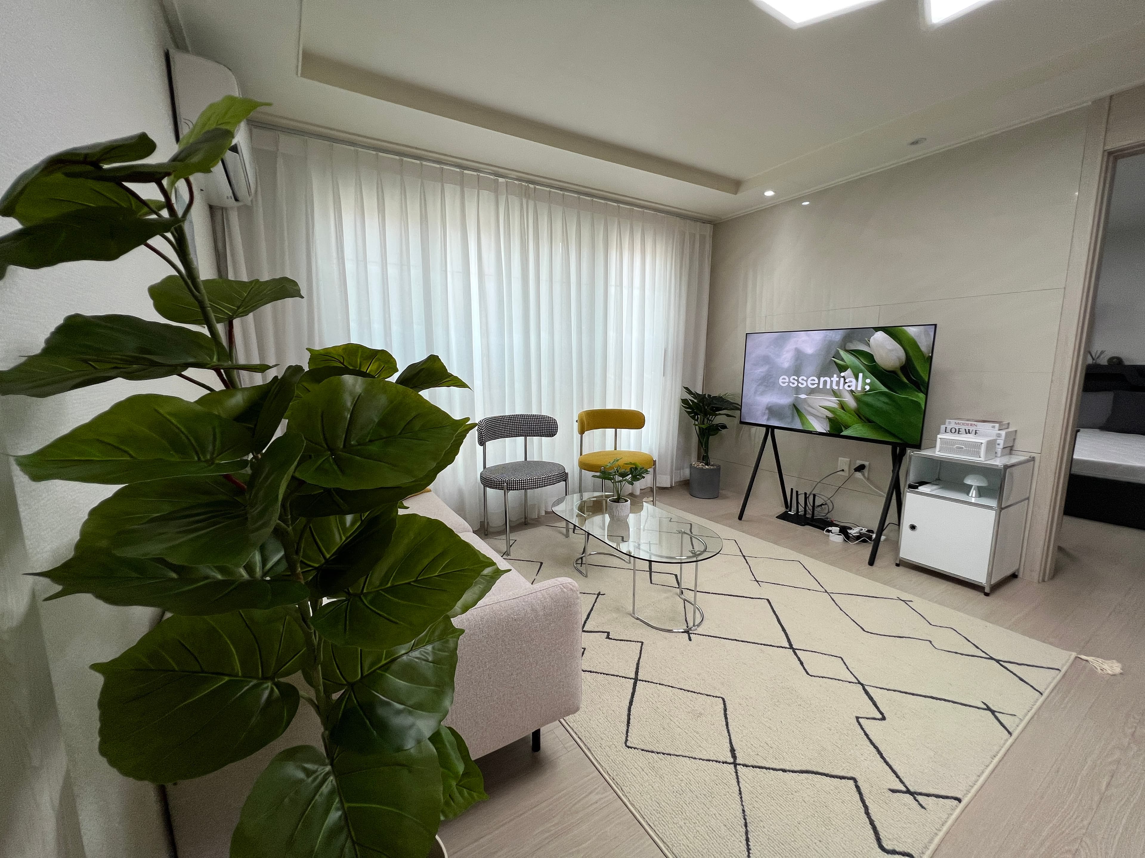 #15 fully furnished 3 bedrooms near Hongdae — photo 1 of 11