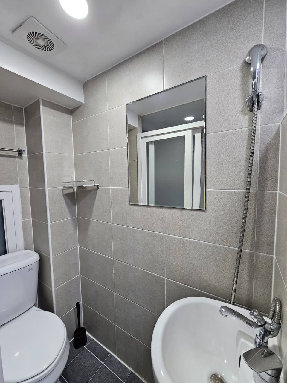 Large Room (external window, bathroom, individual A/C) — photo 1 of 8