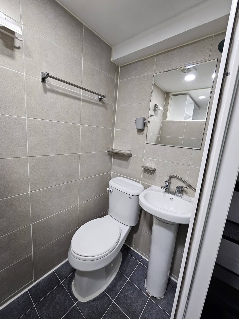 Large Room (external window, bathroom, individual A/C) — photo 8 of 8