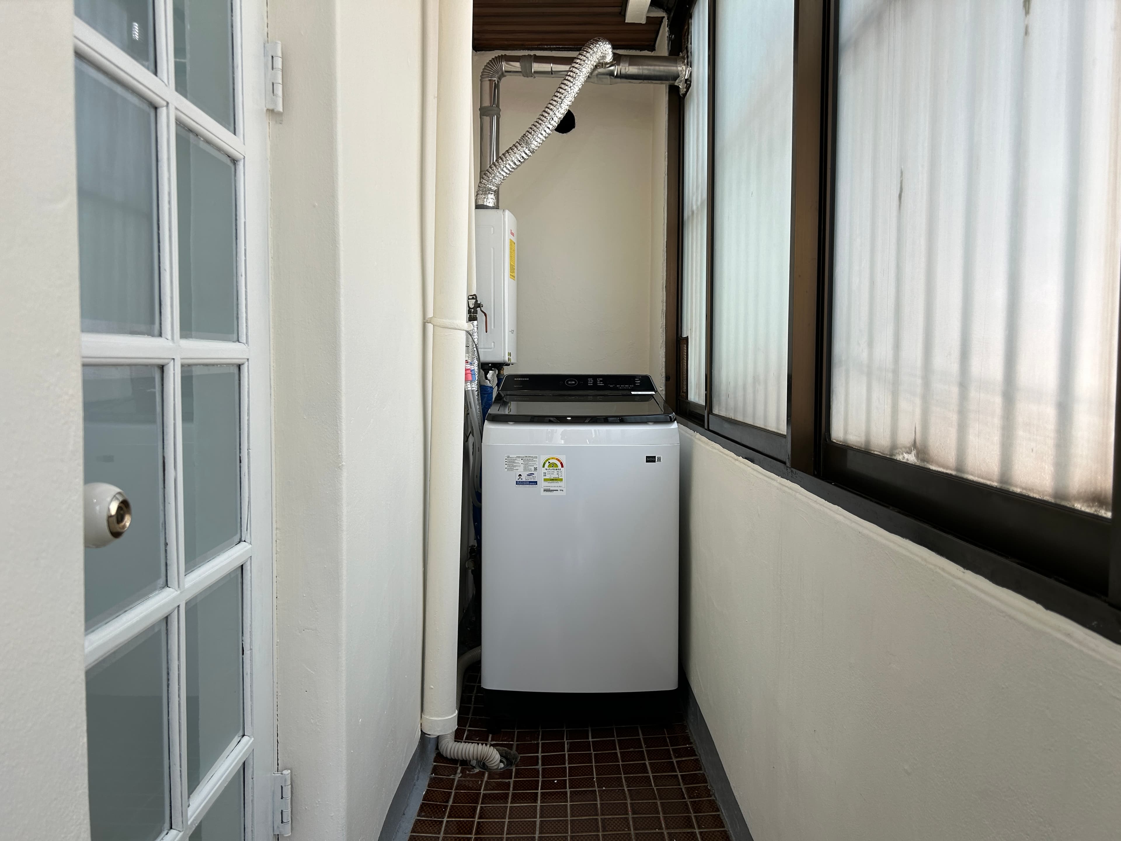 #46 near Hongdae fully furnished 3 bedrooms — photo 10 of 10