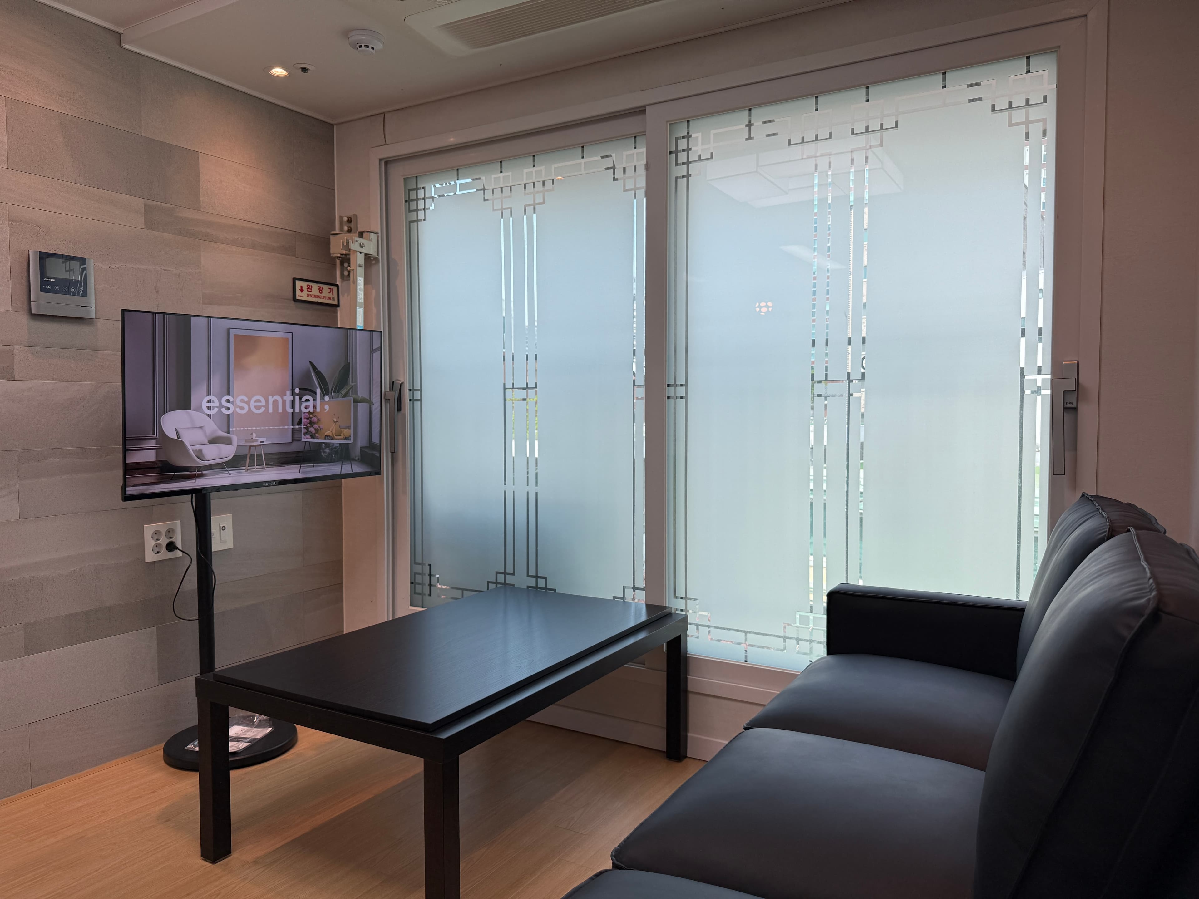 #99 Korea university clean 2 bedrooms house — photo 2 of 18
