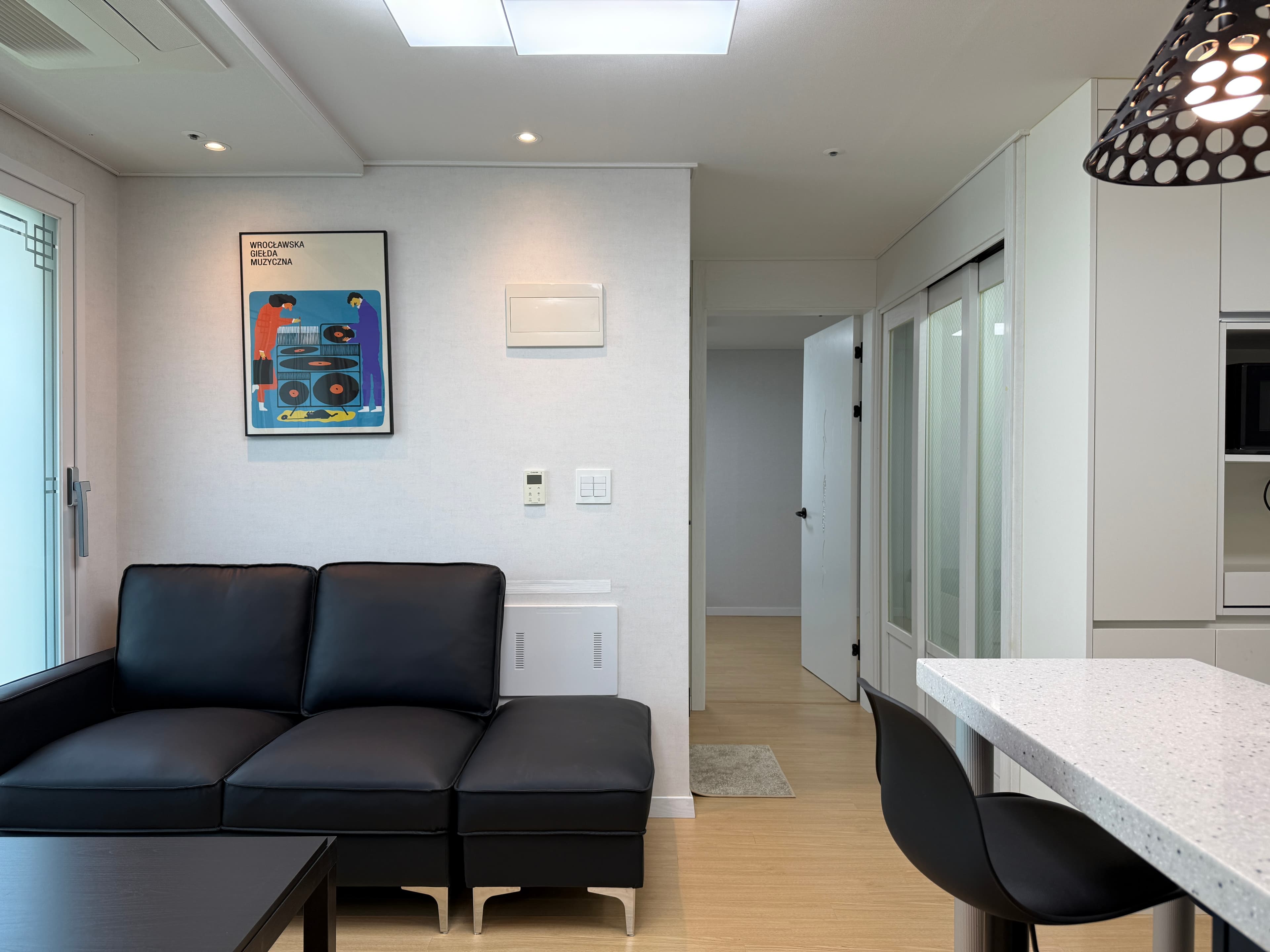 #99 Korea university clean 2 bedrooms house