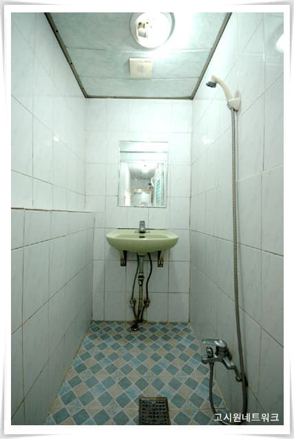 Shower Room (Private Bathroom) — photo 2 of 6
