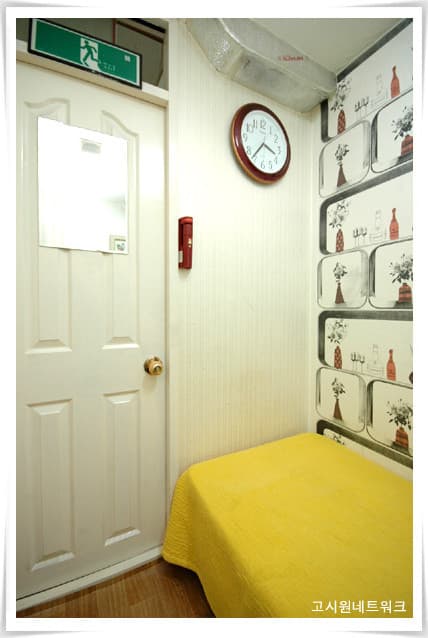 Studio (private bathroom + shower + room + refrigerator) — photo 2 of 6