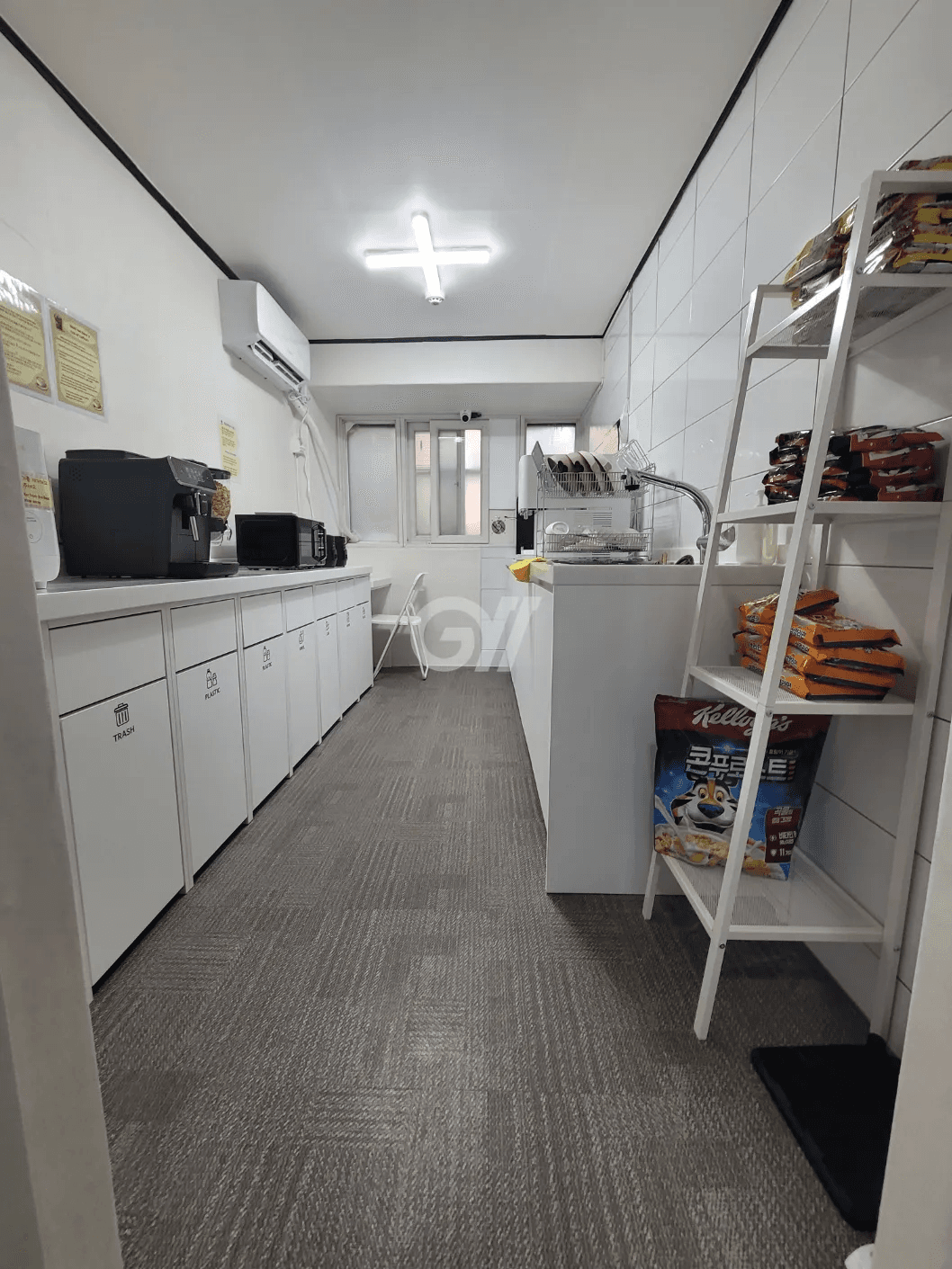 JOYHOUSE — photo 2 of 21