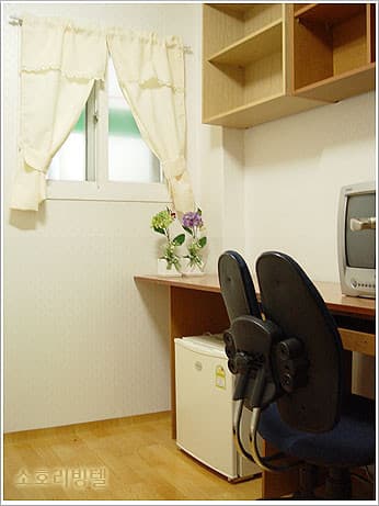 Studio suite — photo 8 of 8
