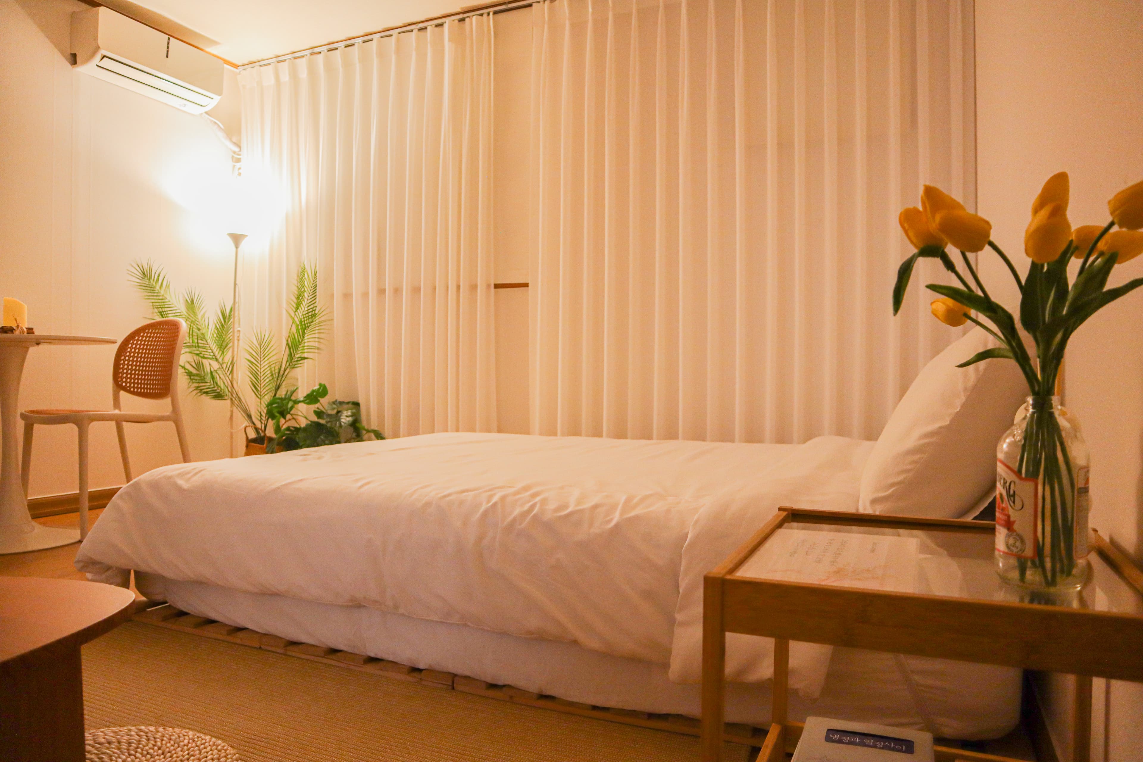Room 3 — photo 9 of 9