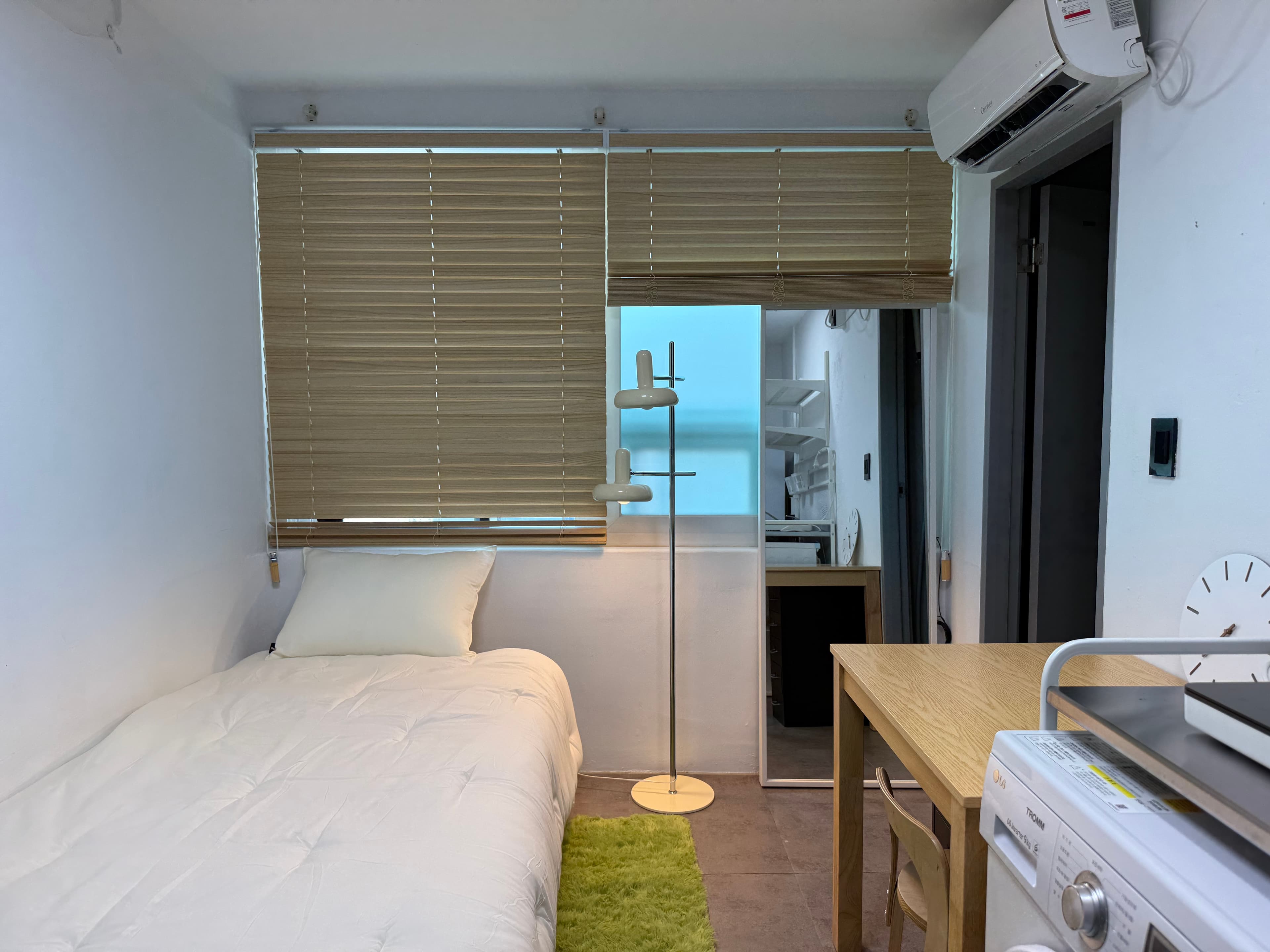 #100 Sinchon 1 bedroom house — photo 2 of 7