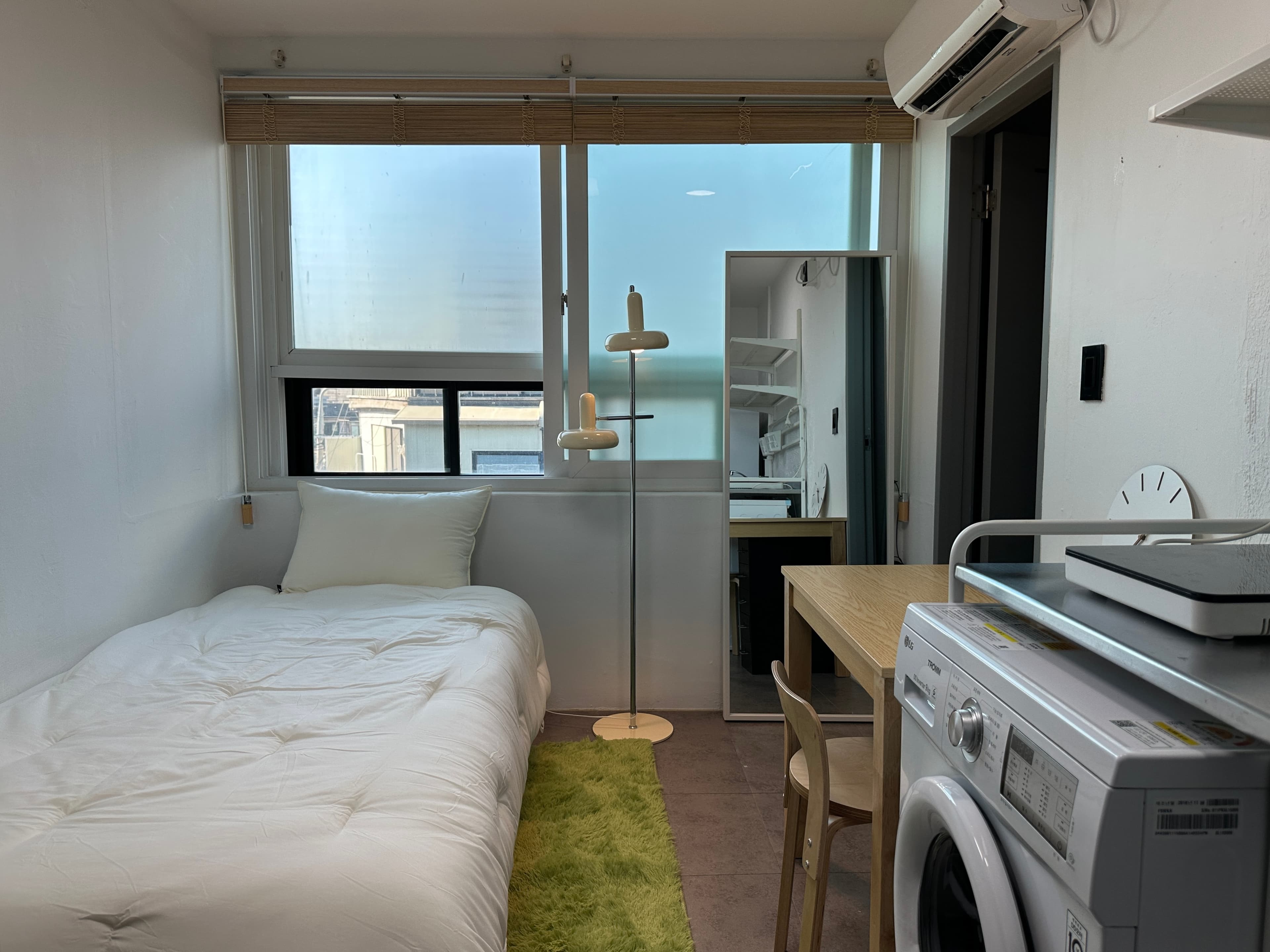 #100 Sinchon 1 bedroom house — photo 1 of 13