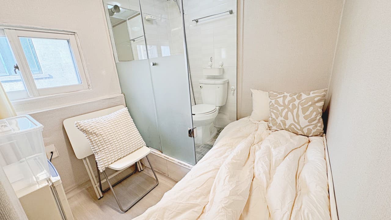 Studio with Exterior Window β photo 1 of 4
