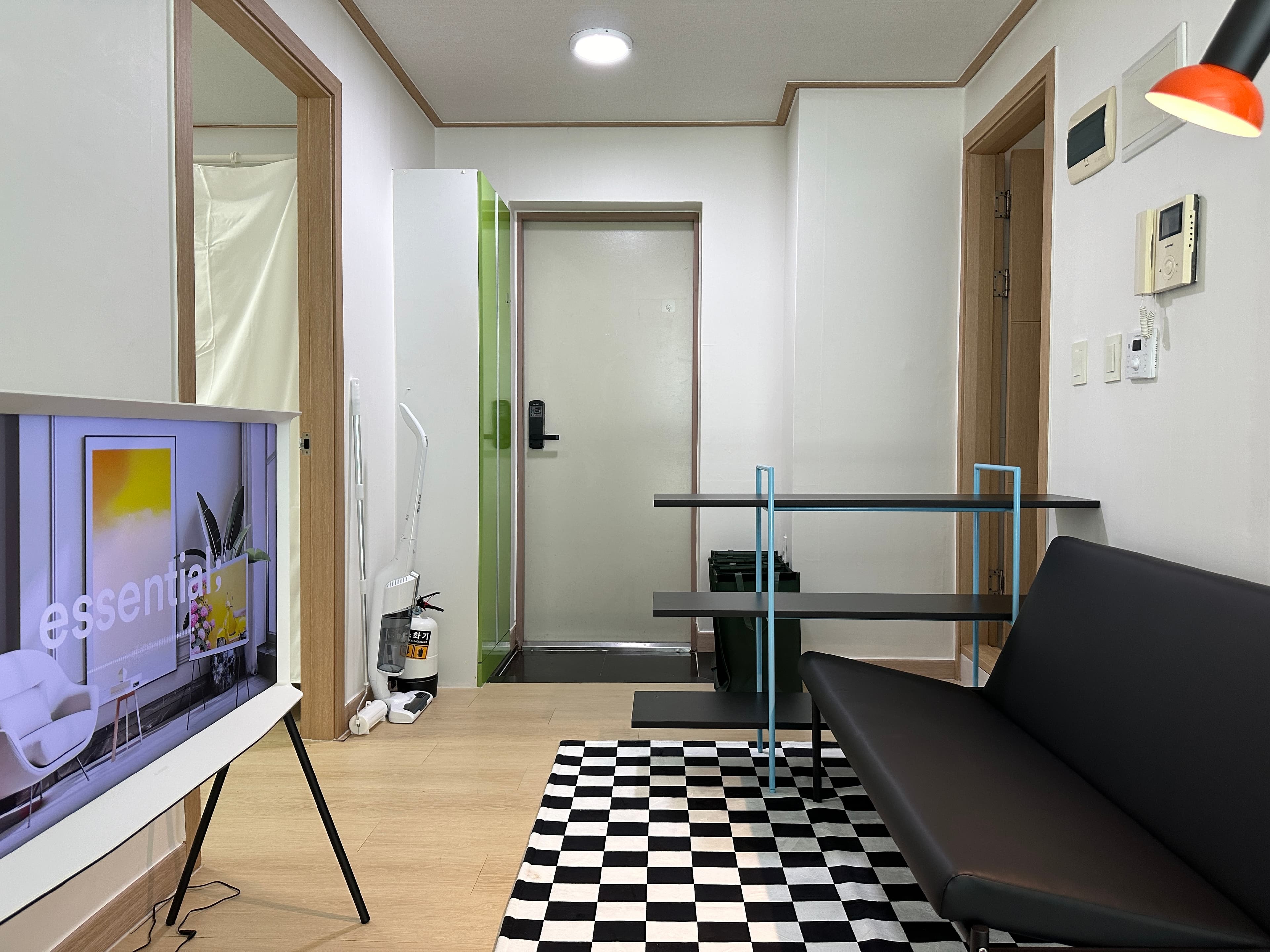 #61 Hongdae & Yeontral Park / 3 bedrooms — photo 2 of 21