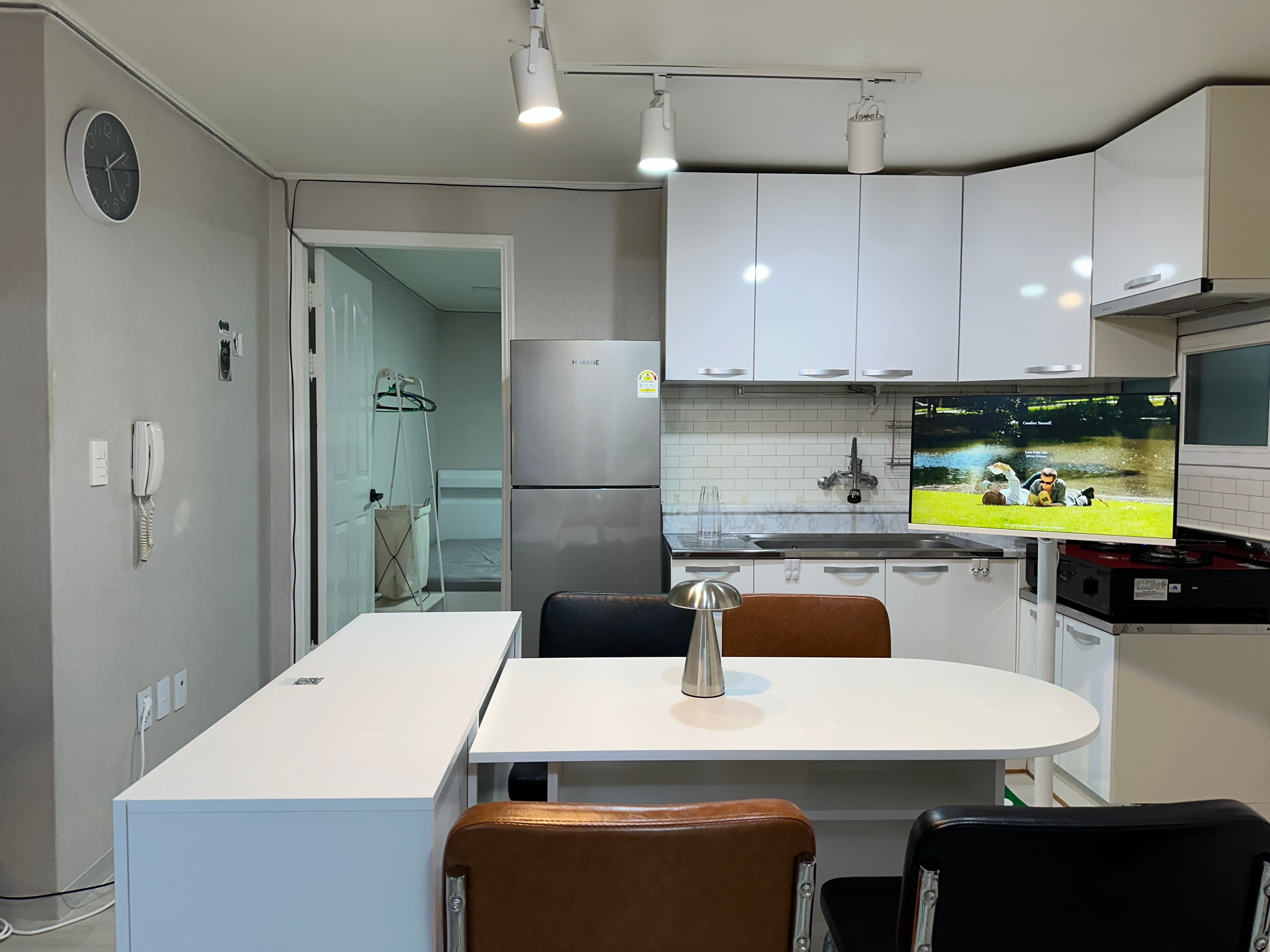 #34 3 room in Hongdae — photo 2 of 16