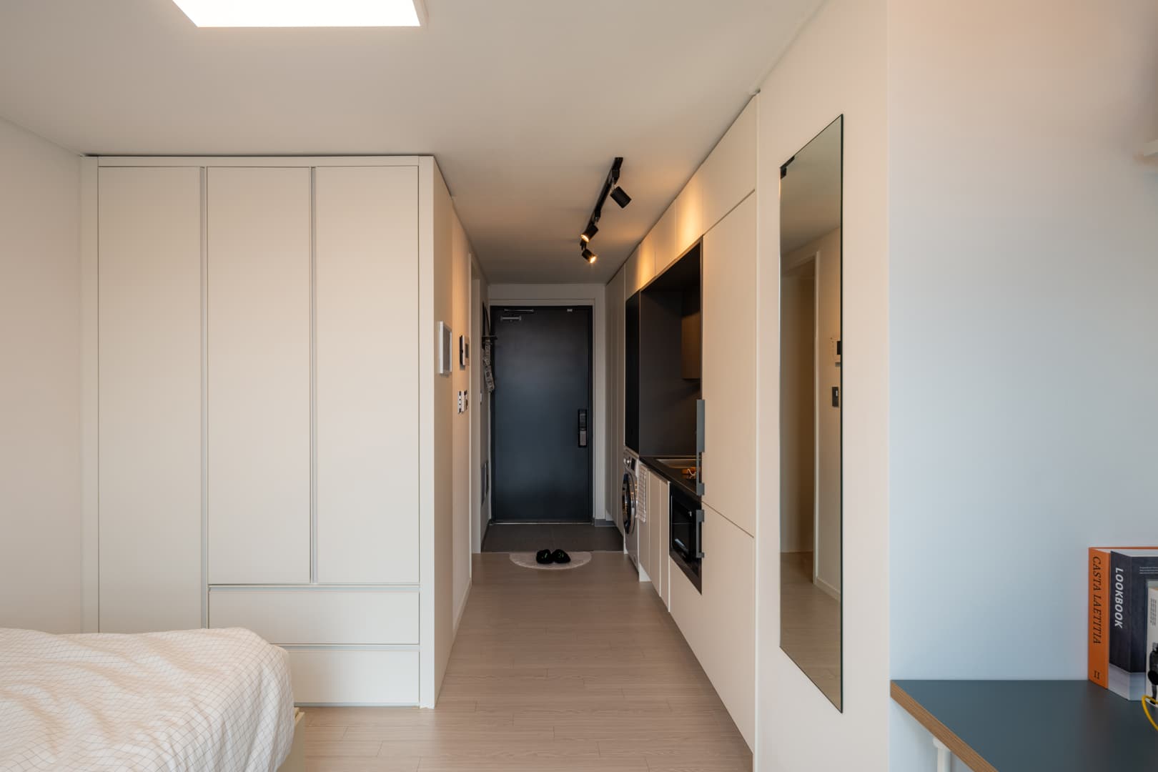 Fully Furnished Studio in Seoul / 1Month+ Lease / Move-In Ready — photo 2 of 10