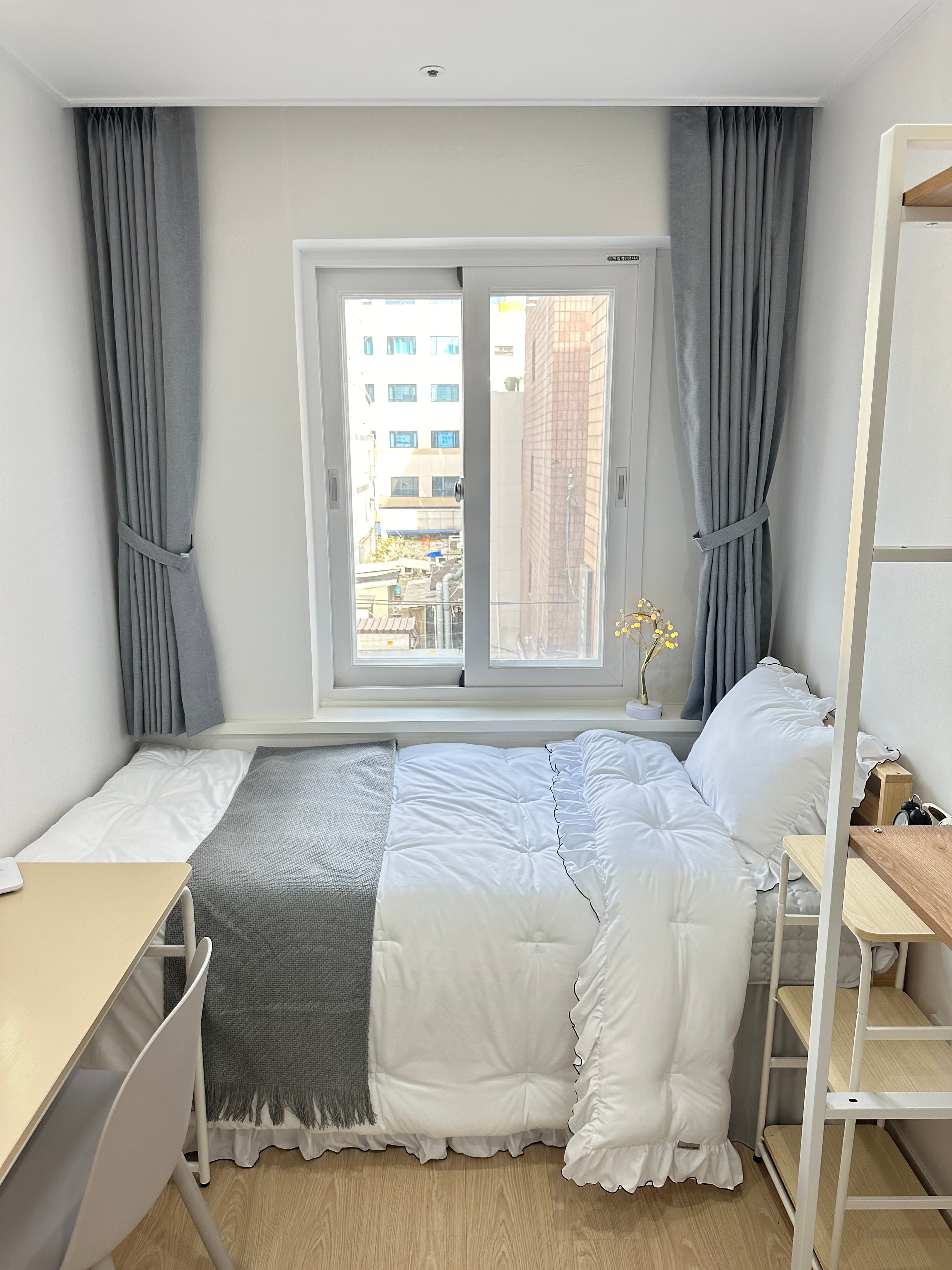 Deluxe Room — photo 2 of 10
