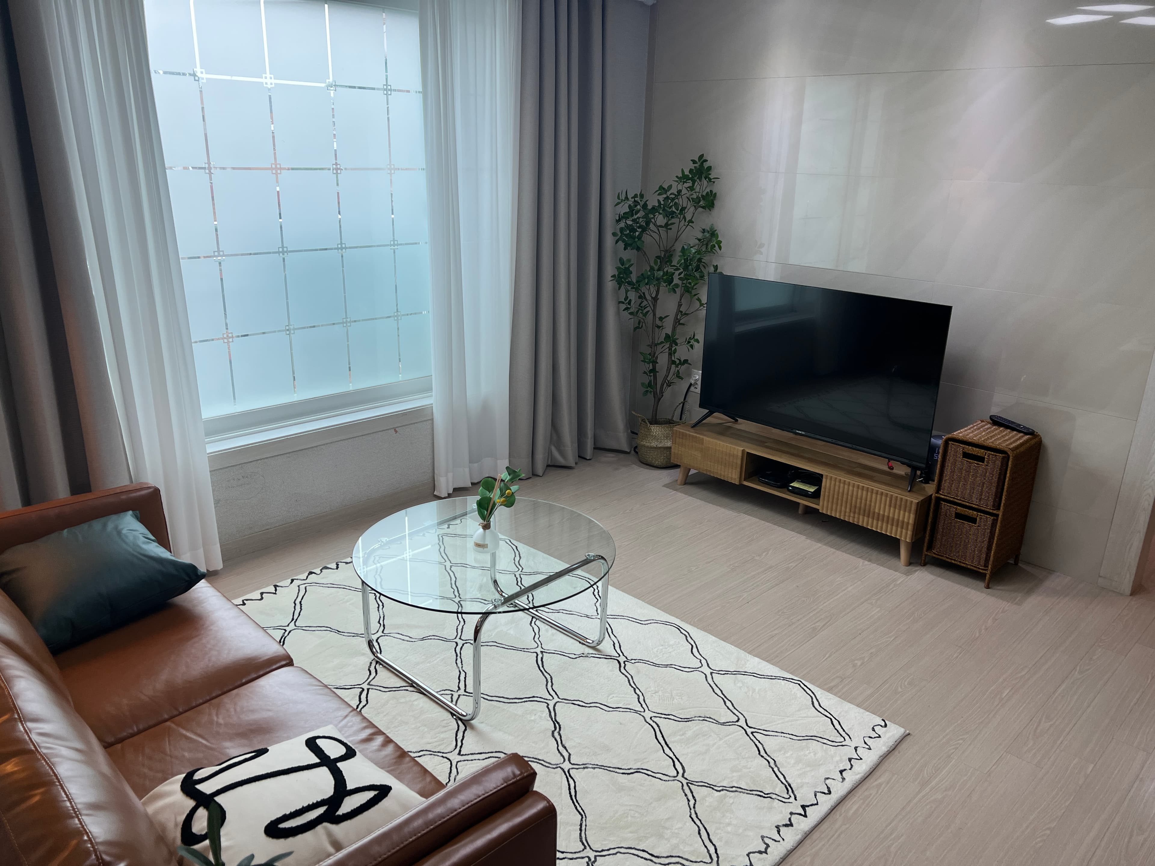 #9 3 room in Hongdae