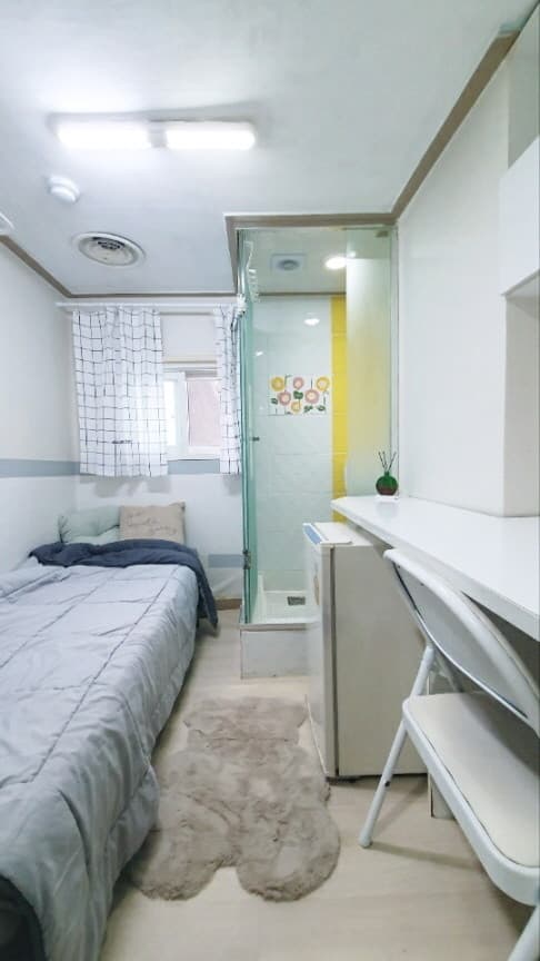 인스테이 양재역점 — photo 2 of 17