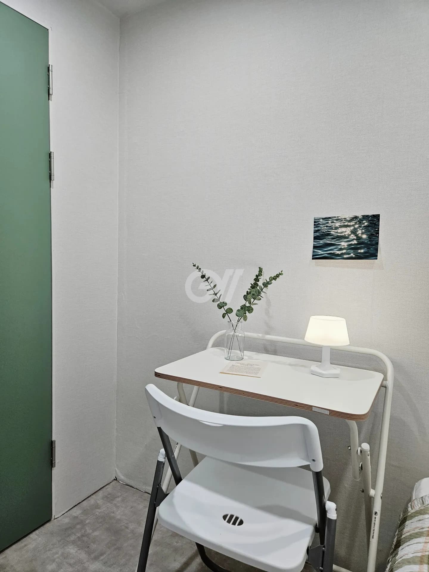 Large Outer-Window — photo 2 of 3