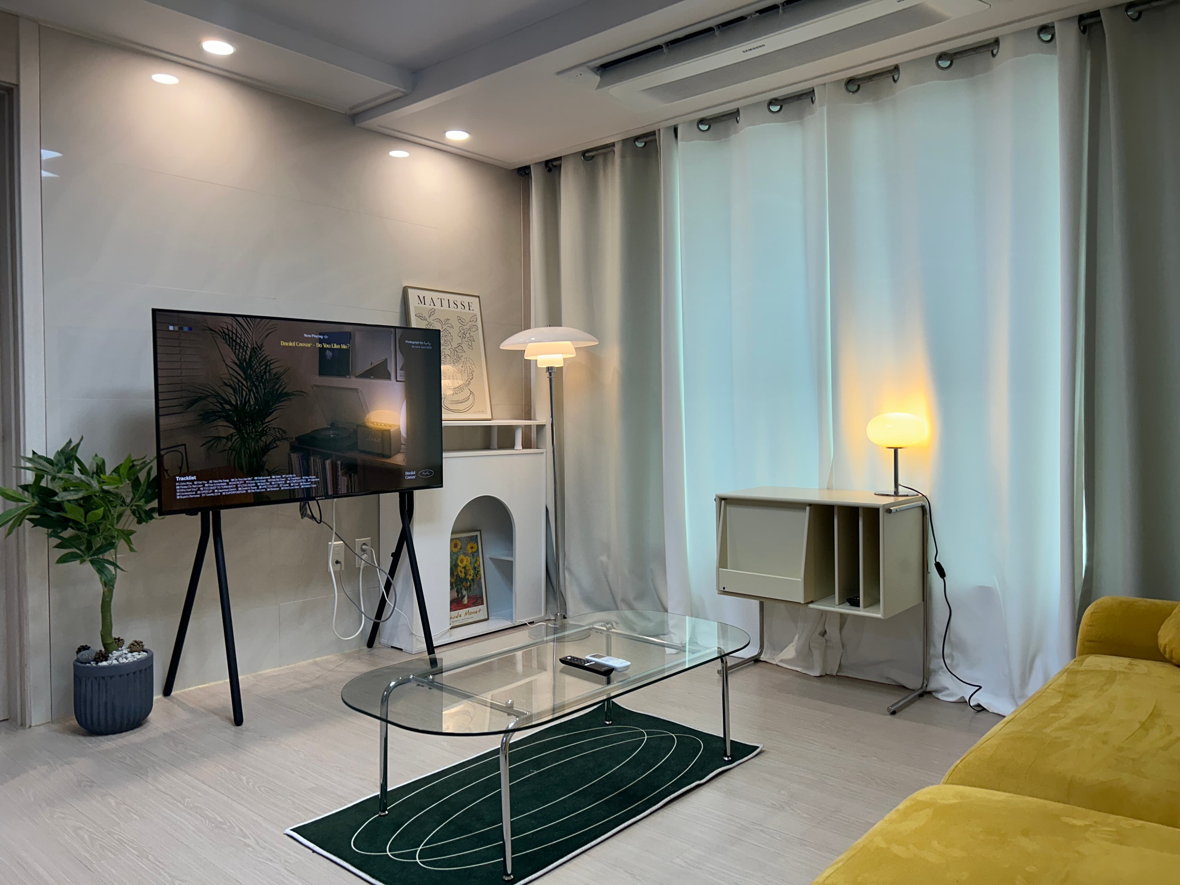 #21 3 room in Hongdae