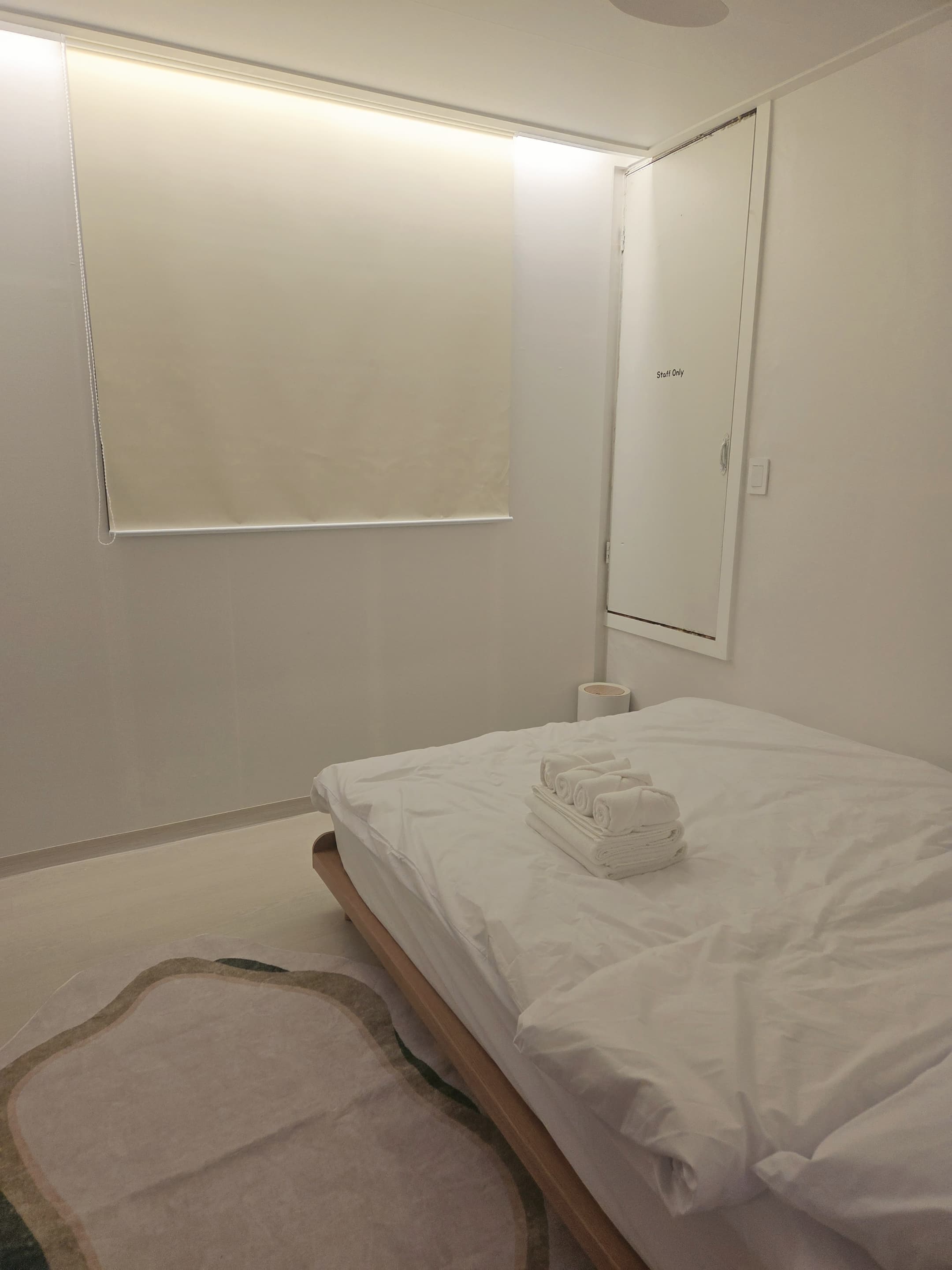 Room — photo 1 of 7