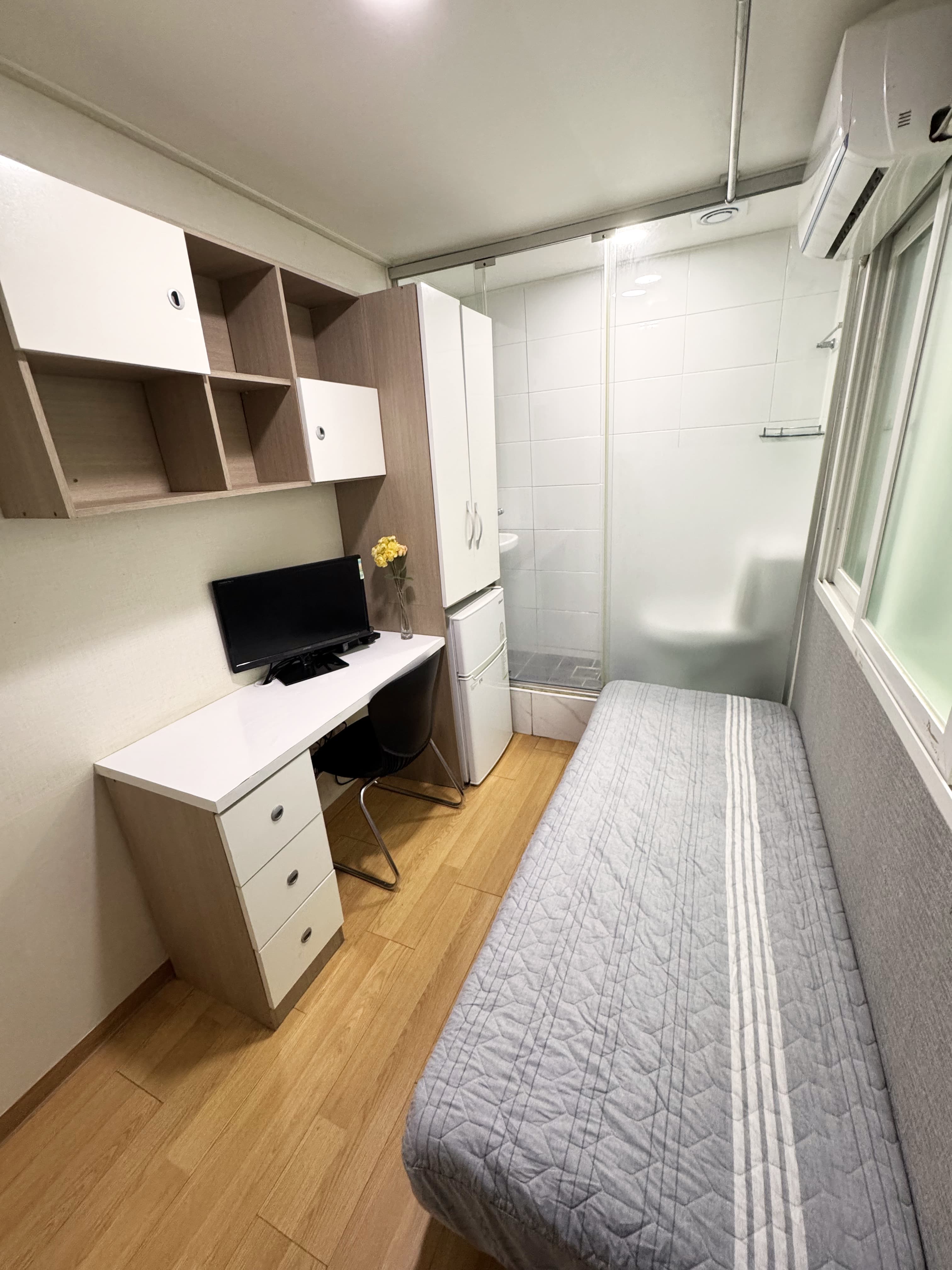 Type B+ / Oneroom with Large bathroom, window exterior — photo 2 of 5