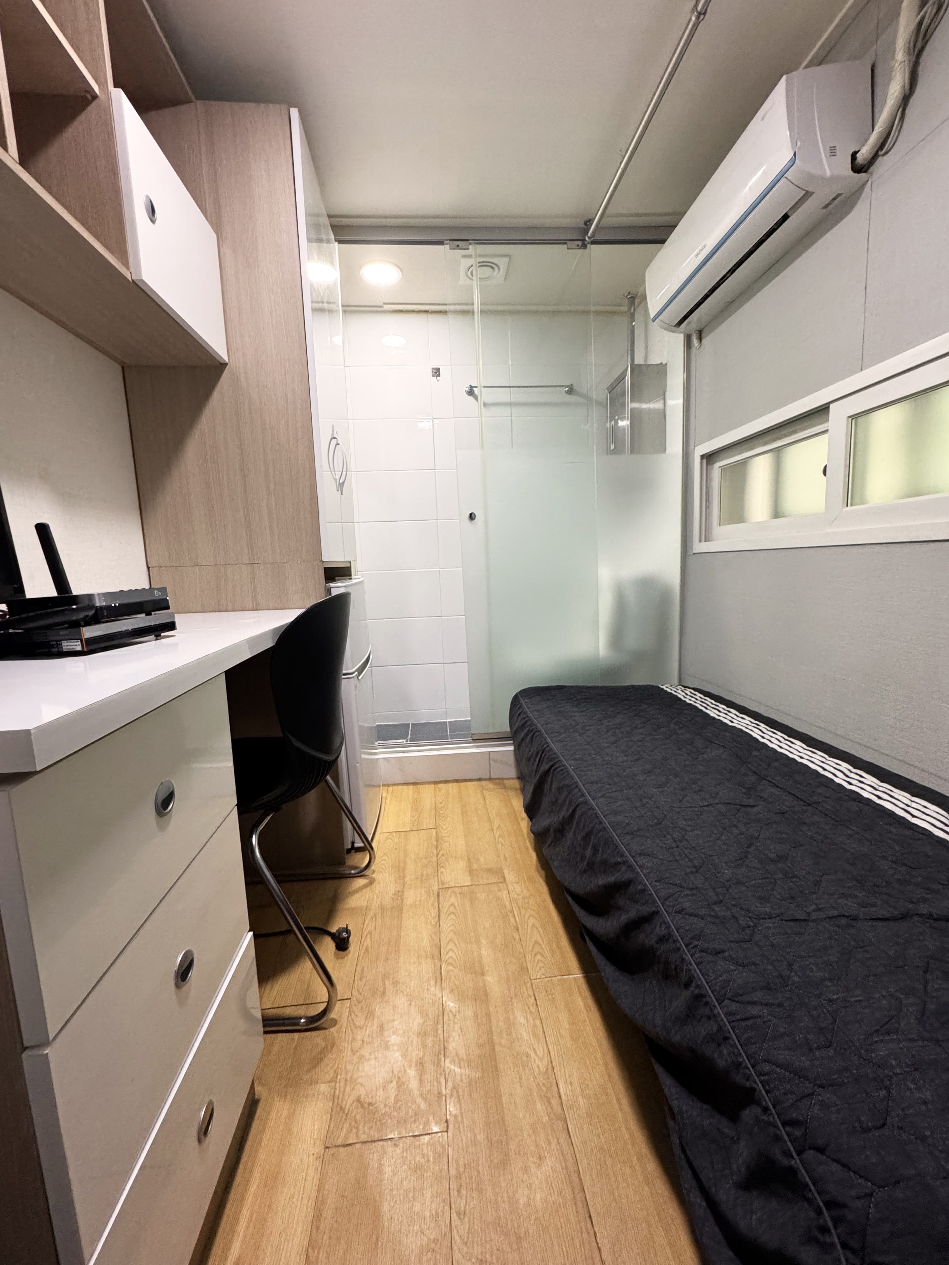 Type B / Oneroom with medium bathroom, window exterior — photo 2 of 5