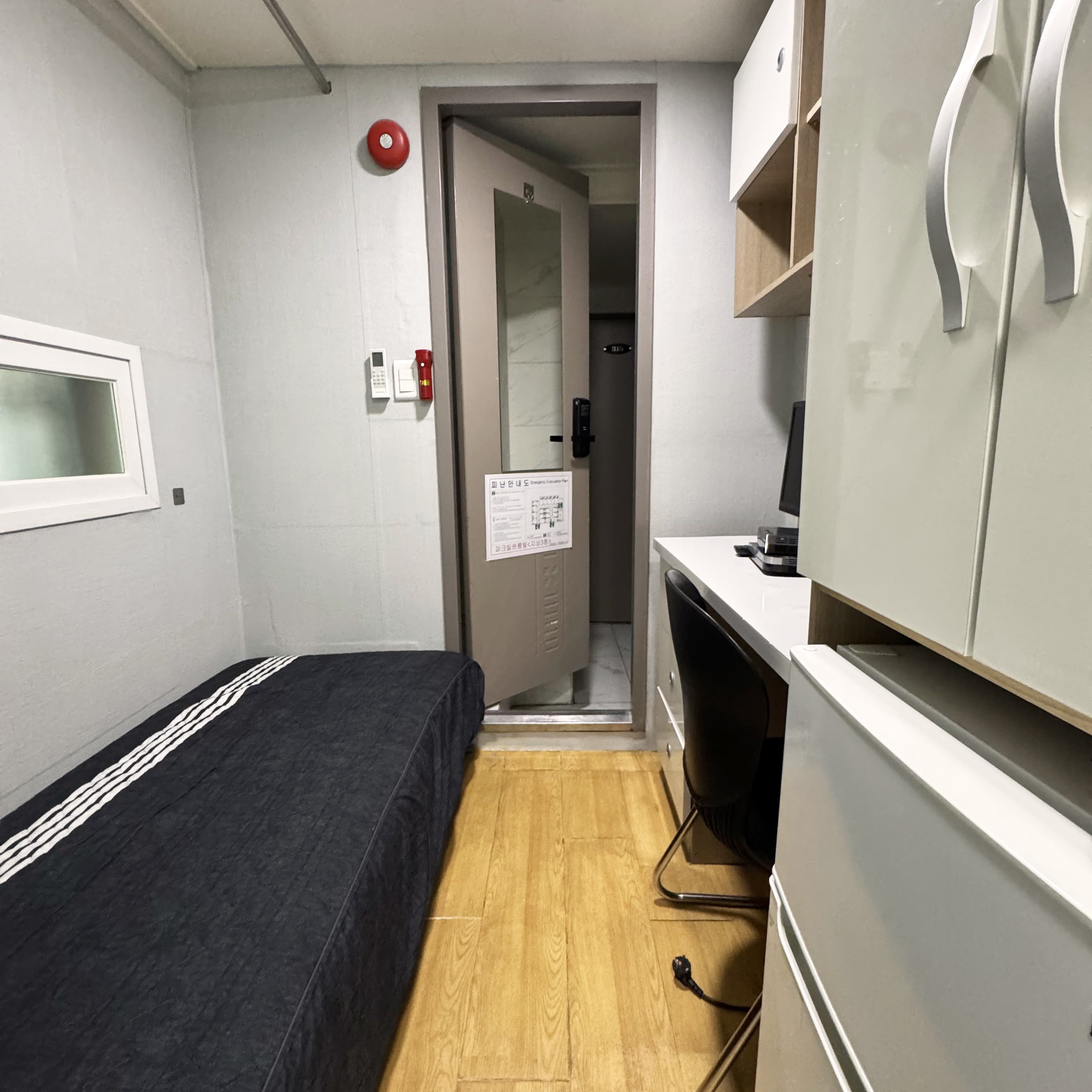 Type B / Oneroom with medium bathroom, window exterior — photo 5 of 5