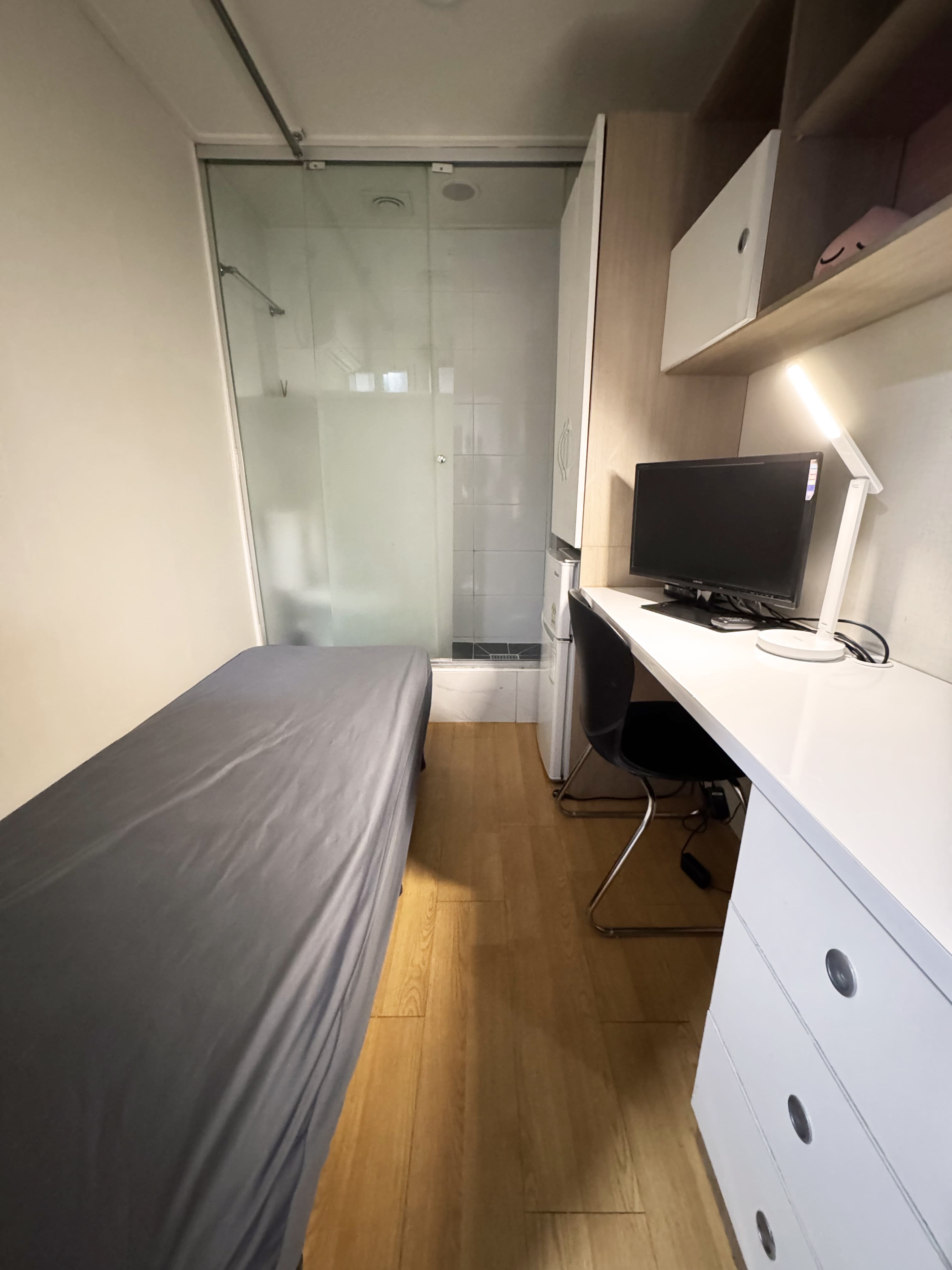Type D / One Room with Bathroom, Window Inside — photo 8 of 8
