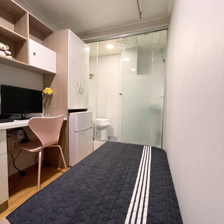 Type D / One Room with Bathroom, Window Inside — photo 2 of 8