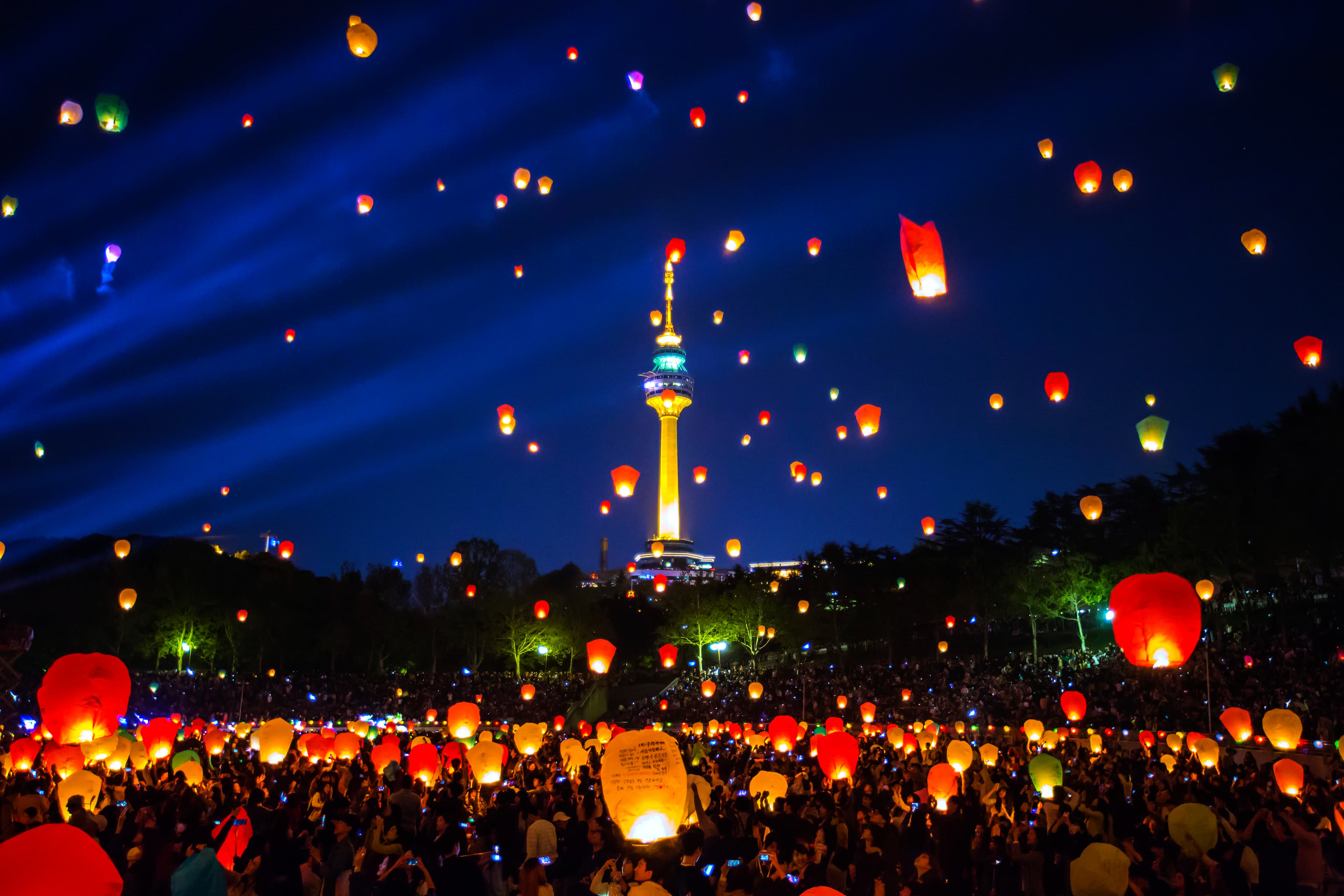 Top 3 Must-Visit Korea Festivals in November 2025: Culture, Light, and Flavor