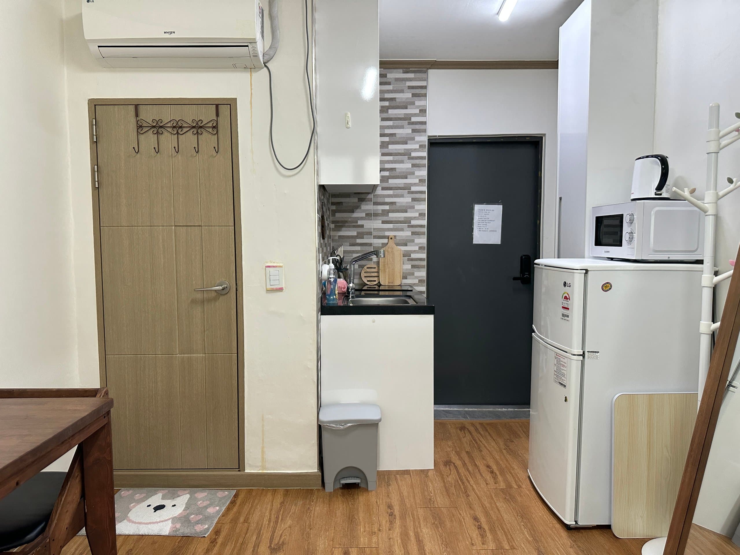 Near Seoul Staion, Studio house 203 — photo 2 of 7