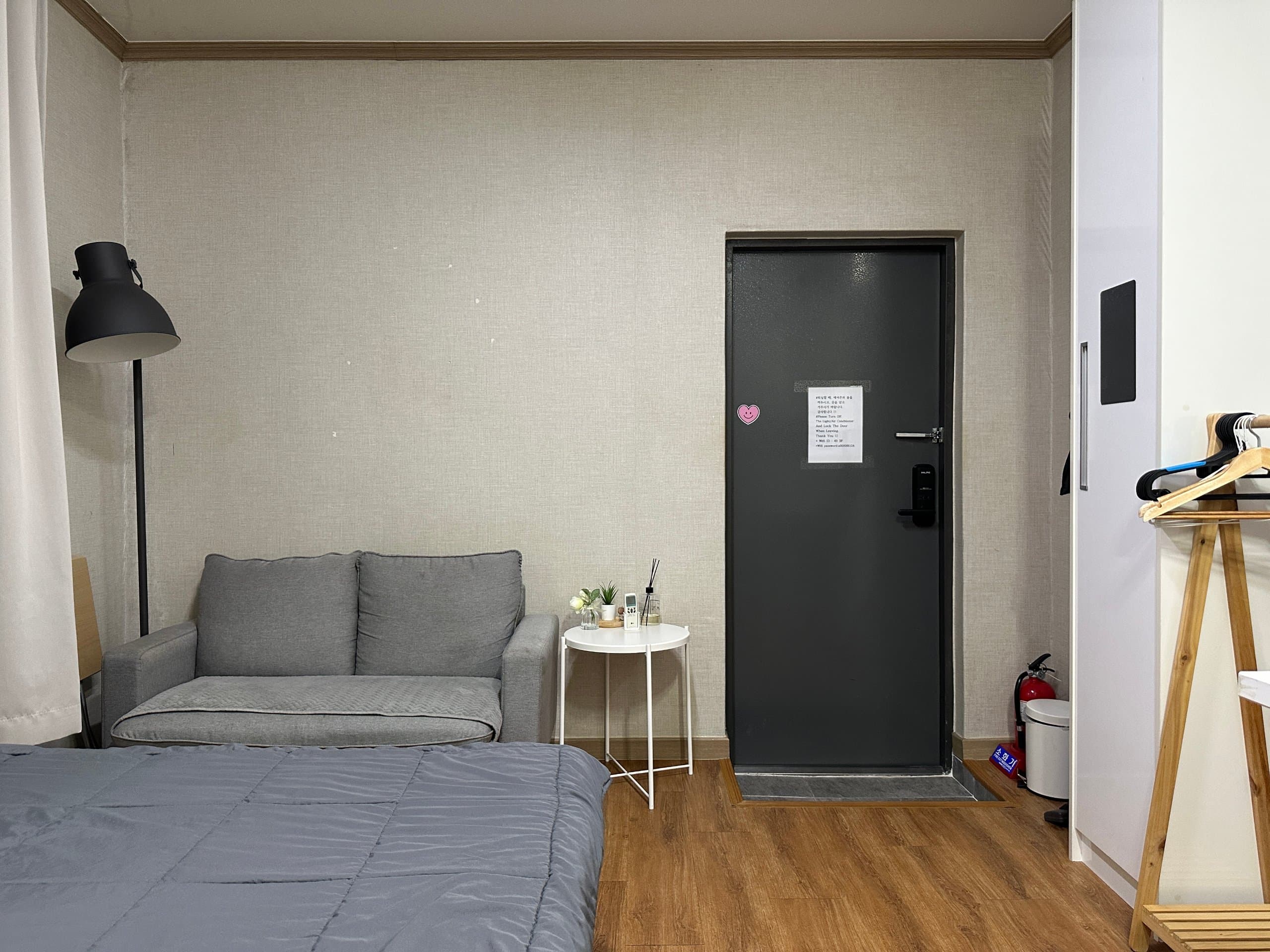 Near Seoul Staion, Studio house 207 — photo 2 of 6
