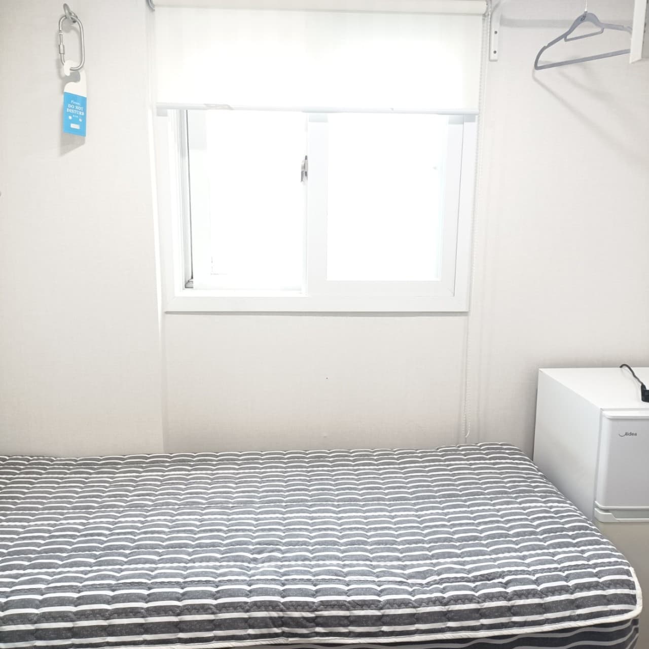 Furnished Studio with Washer (Deposit 50,000 KRW) — photo 2 of 3