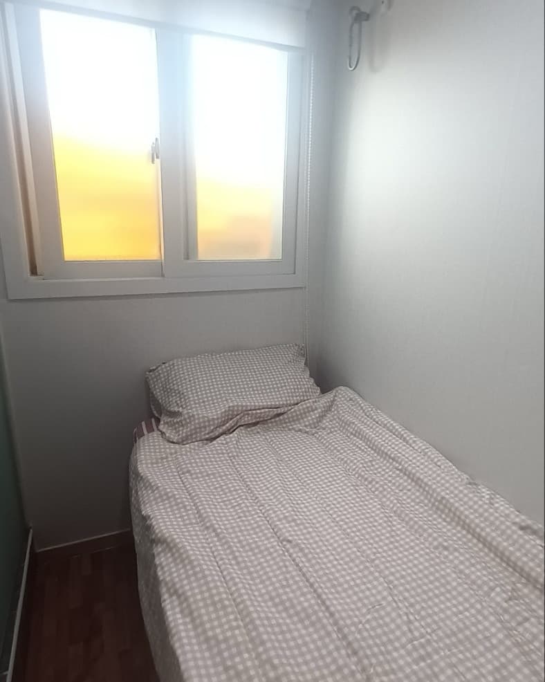 Standard Studio (Deposit 50,000 KRW) — photo 1 of 10