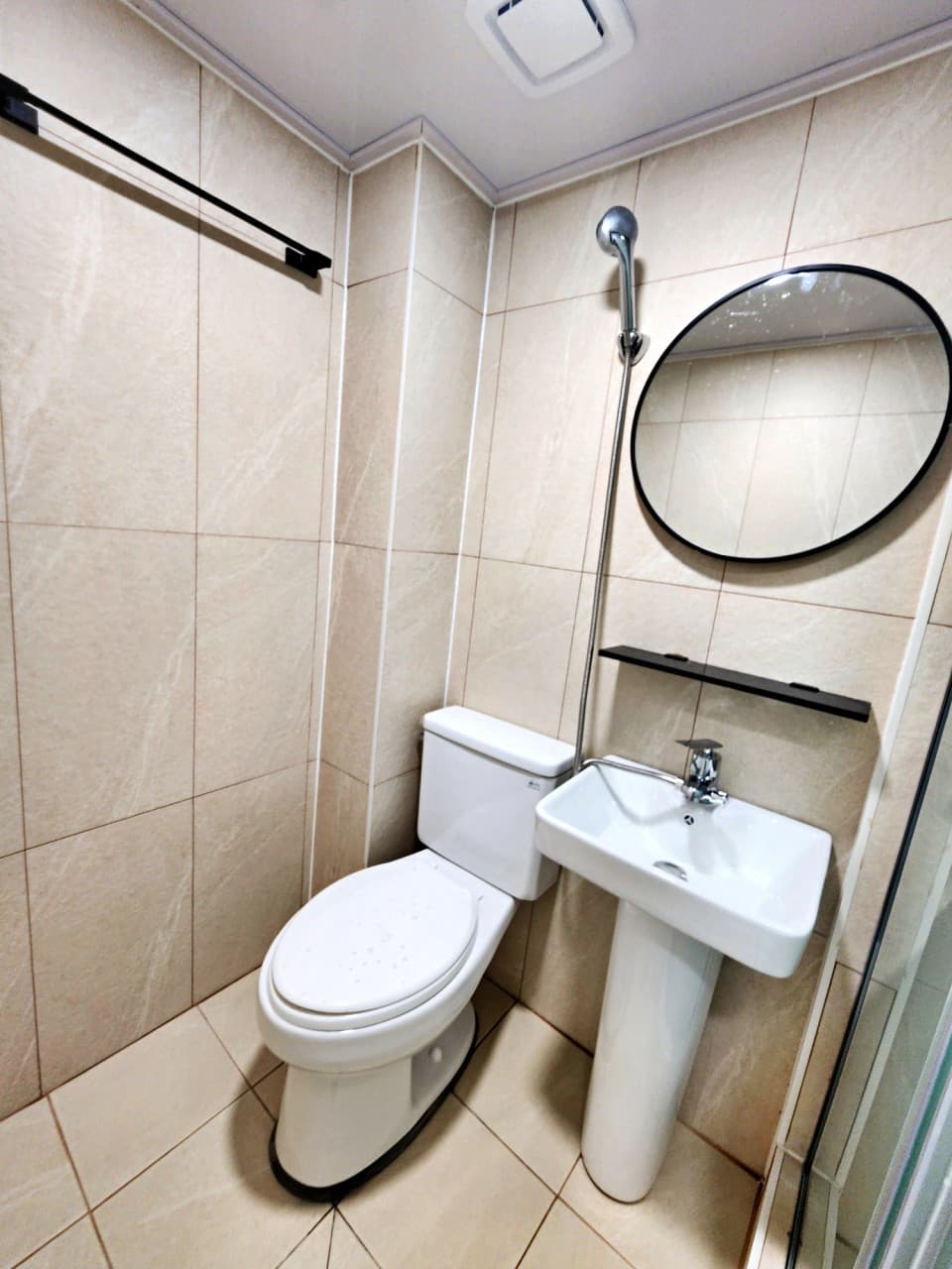 Room A (Deposit 300,000 Won) — photo 2 of 9