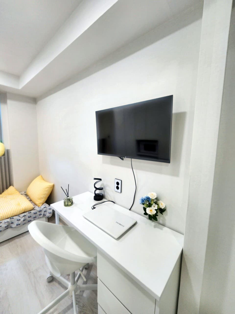 Room C (Deposit 300,000 KRW) — photo 2 of 10